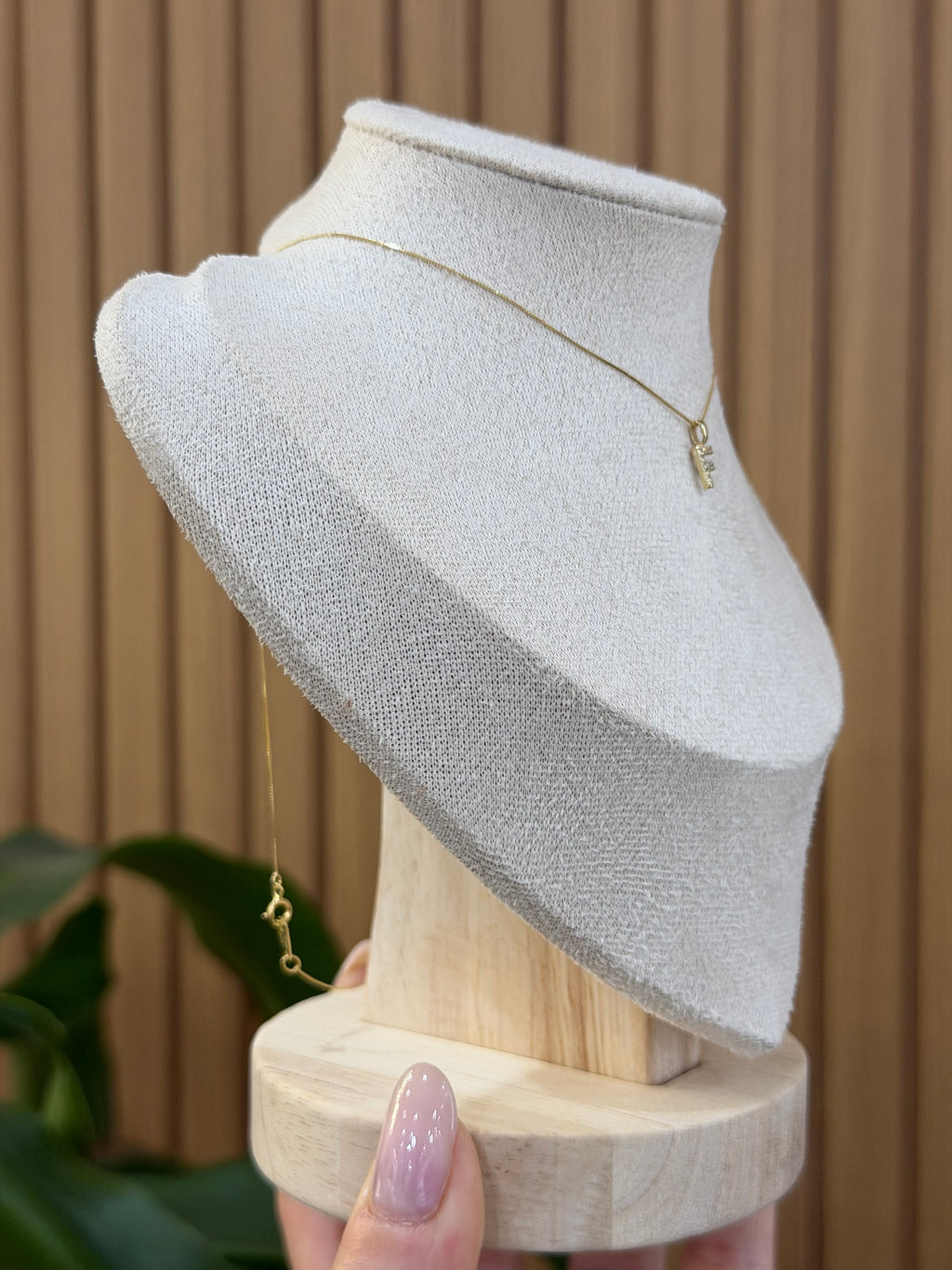 COLLANA INIZIALE F ORO 9 CARATI CON DIAMANTINI