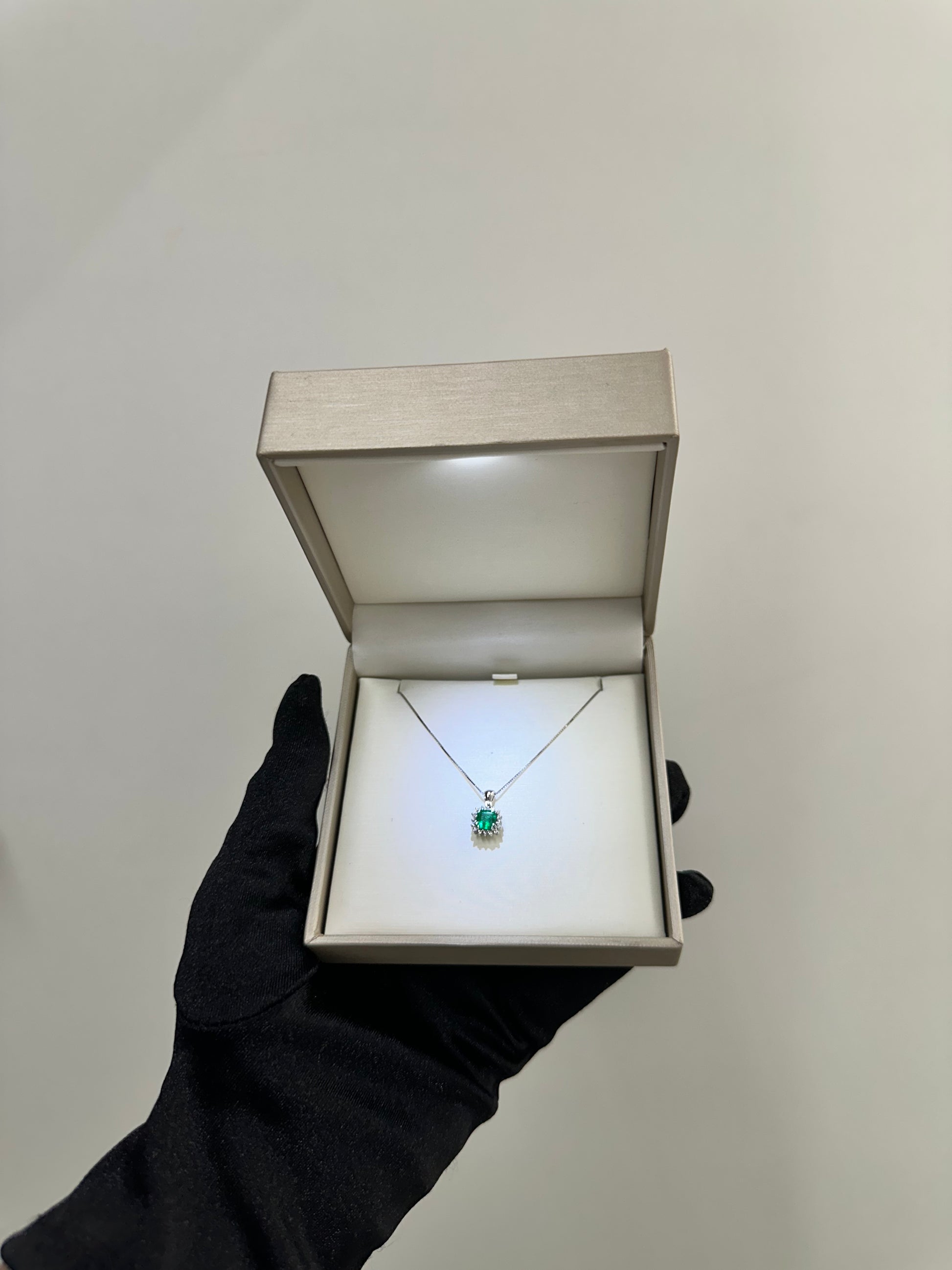 COLLANA CON SMERALDO E DIAMANTI ORO 18KT