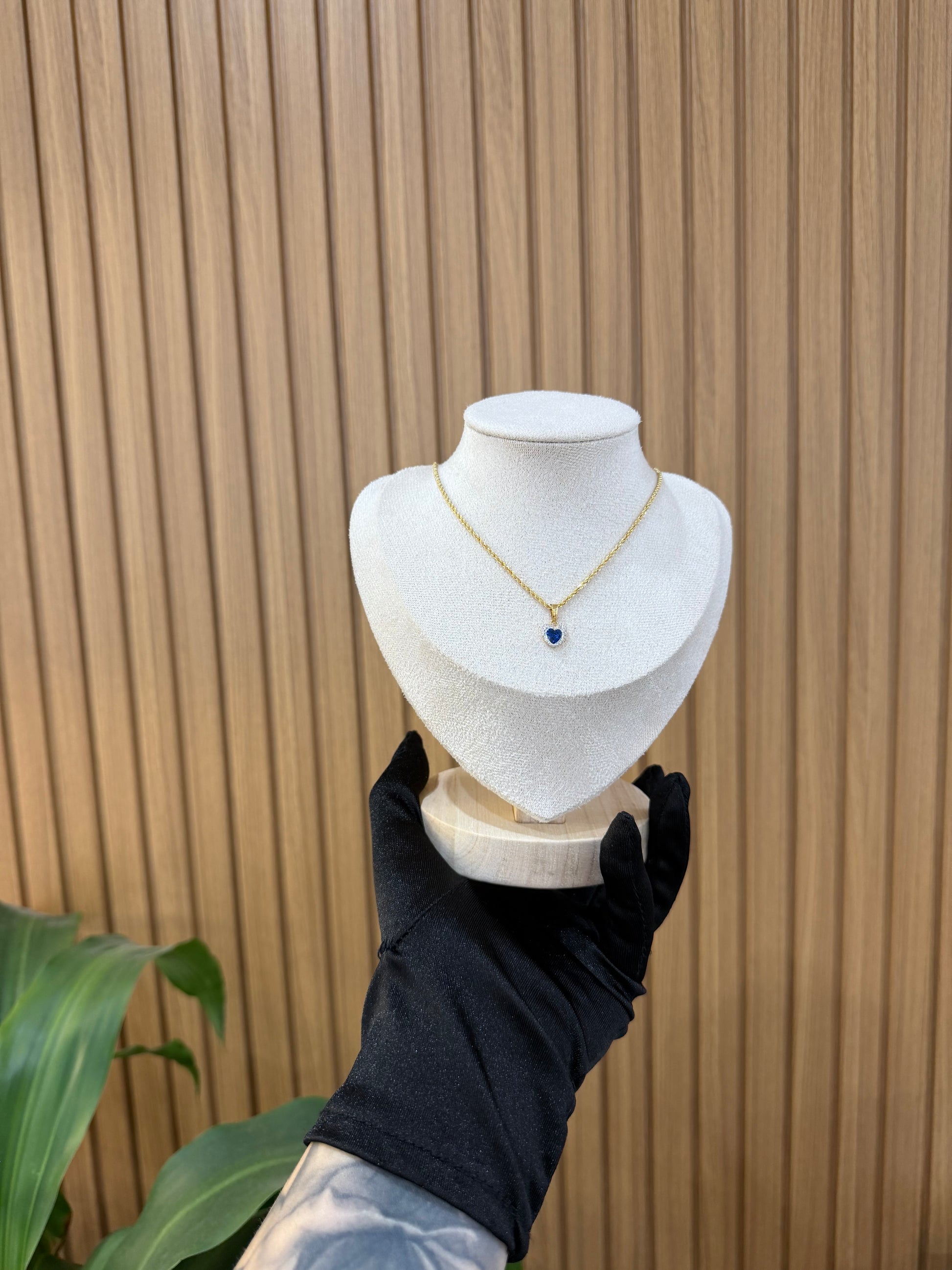 COLLANA IN ORO 18KT CON CIONDOLO CUORICINO BLU