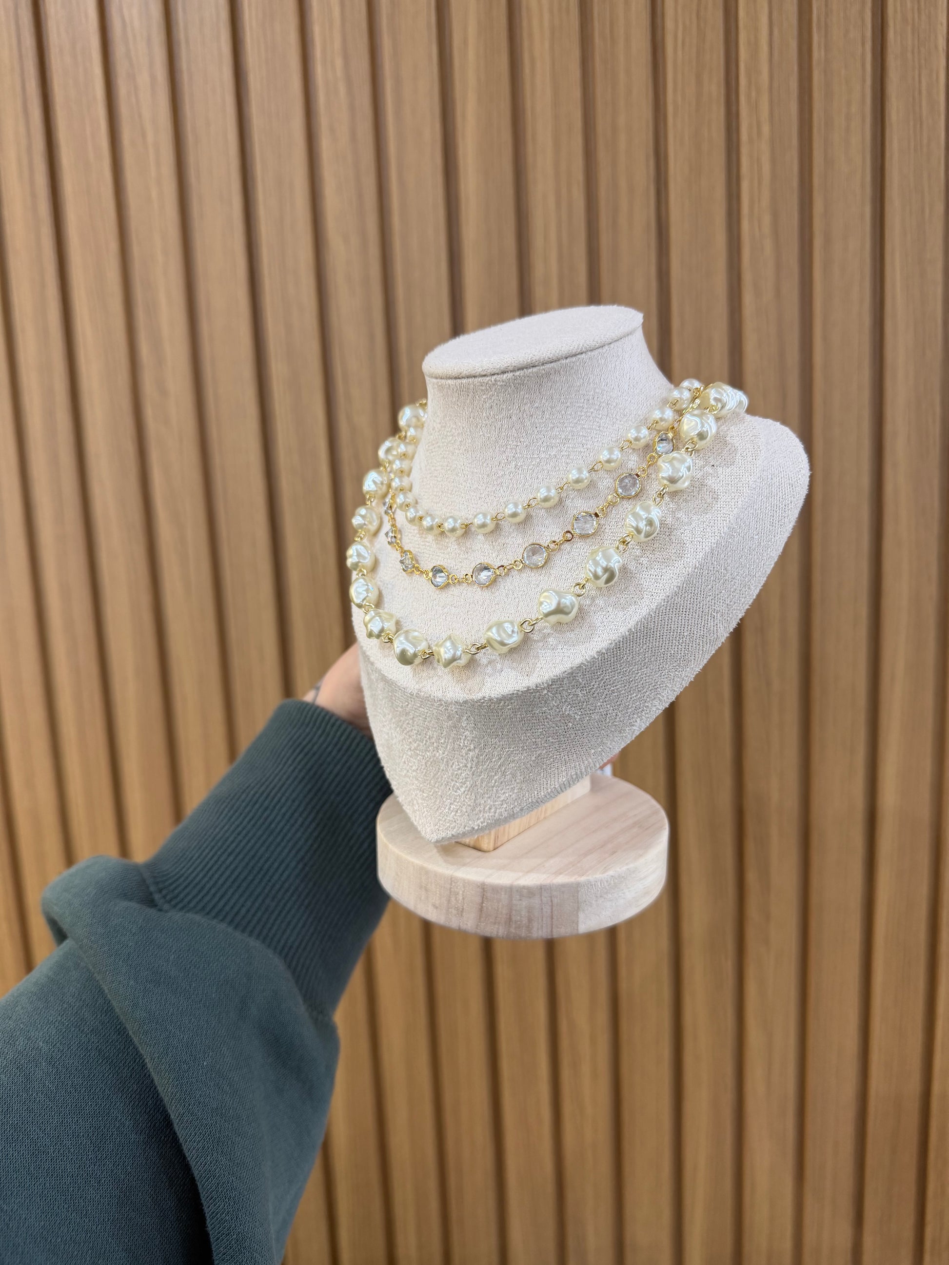 COLLANA IN METALLO MULTIFILO CON PERLE AMO VENEZIA