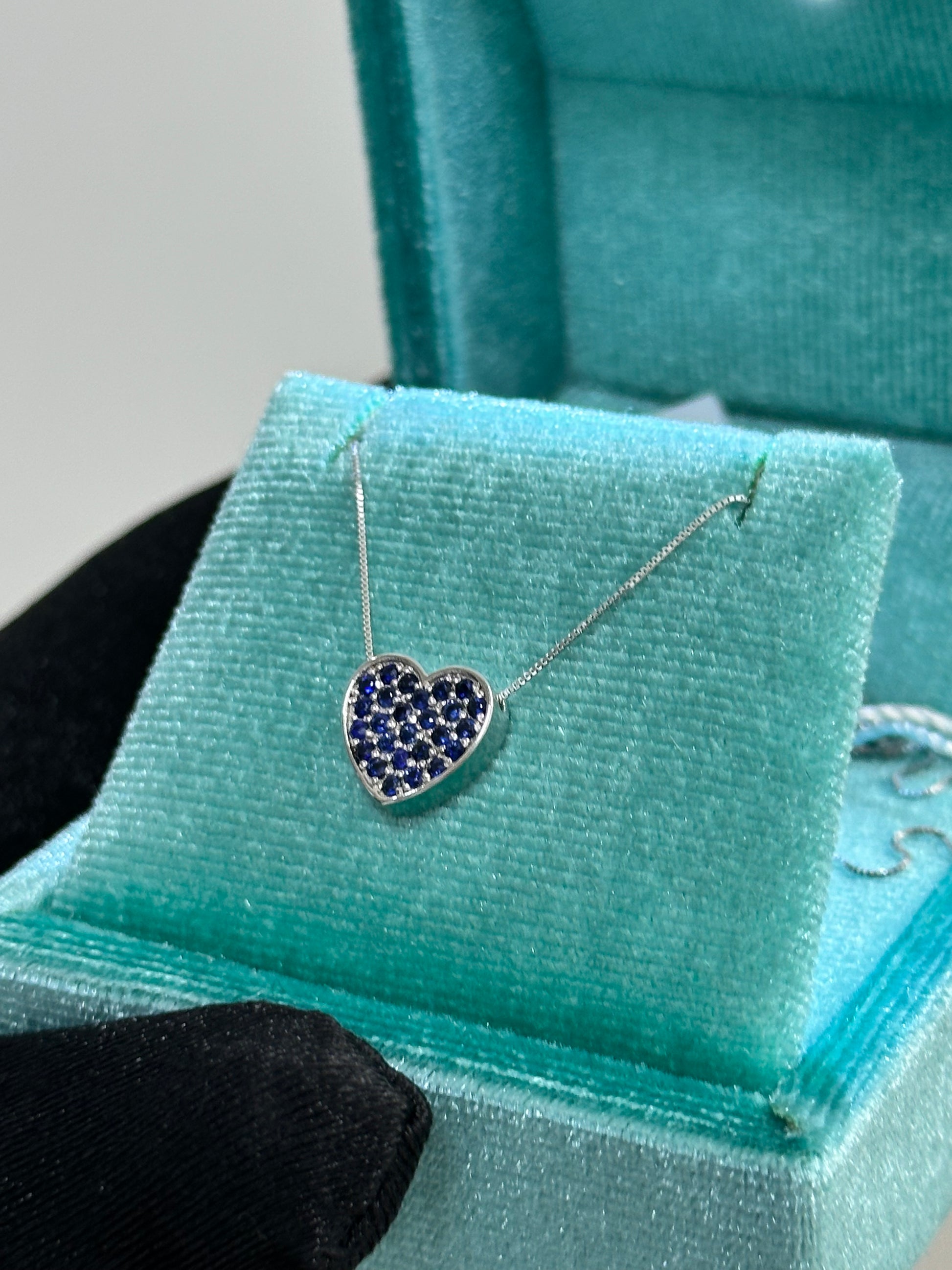 COLLANA CUORE CON ZAFFIRI BLU ORO 18KT
