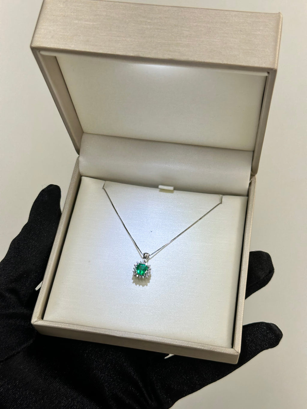COLLANA CON SMERALDO E DIAMANTI ORO 18KT