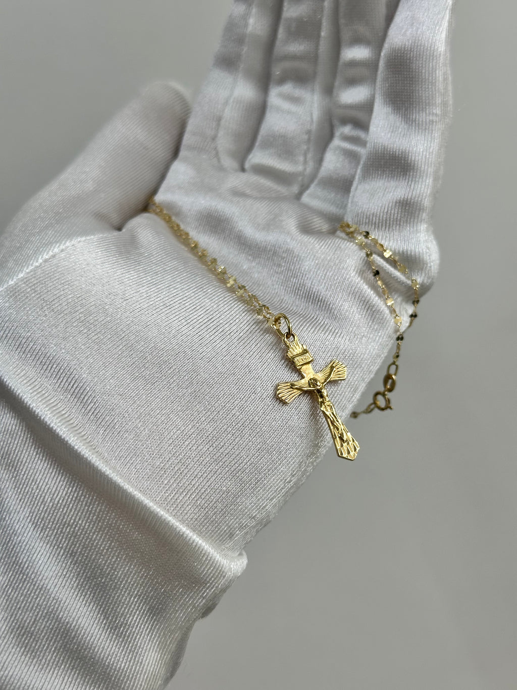 COLLANA CON CROCE LAVORATA E SPECCHIATA ORO 18KT