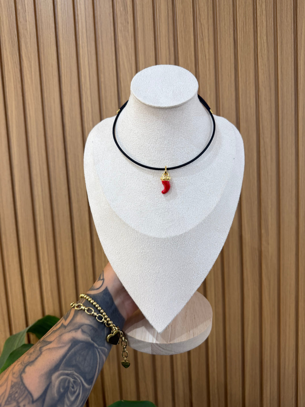 COLLANA CALAMITA CON CIONDOLO CORNO SMALTATO ORO 18KT