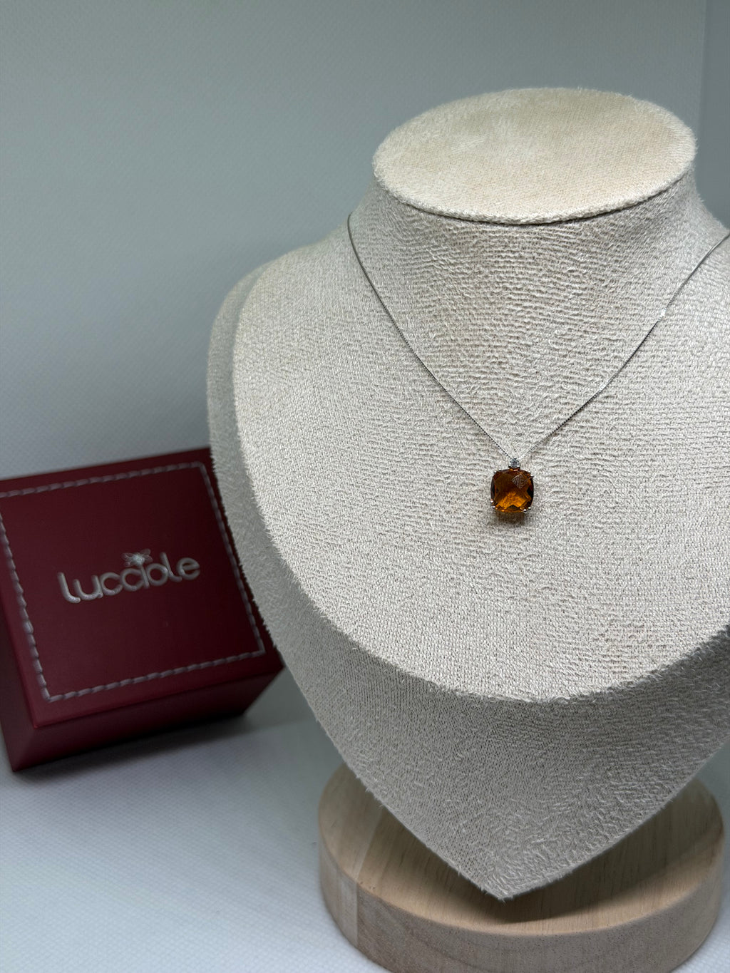 COLLANA ORO 9 CARATI CON TOPAZIO E DIAMANTINO LUCCIOLE