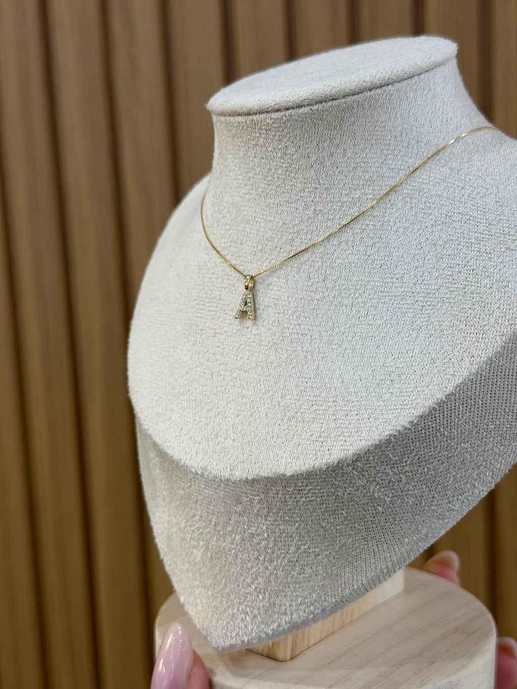 COLLANA INIZIALE A ORO 9 CARATI CON DIAMANTINI