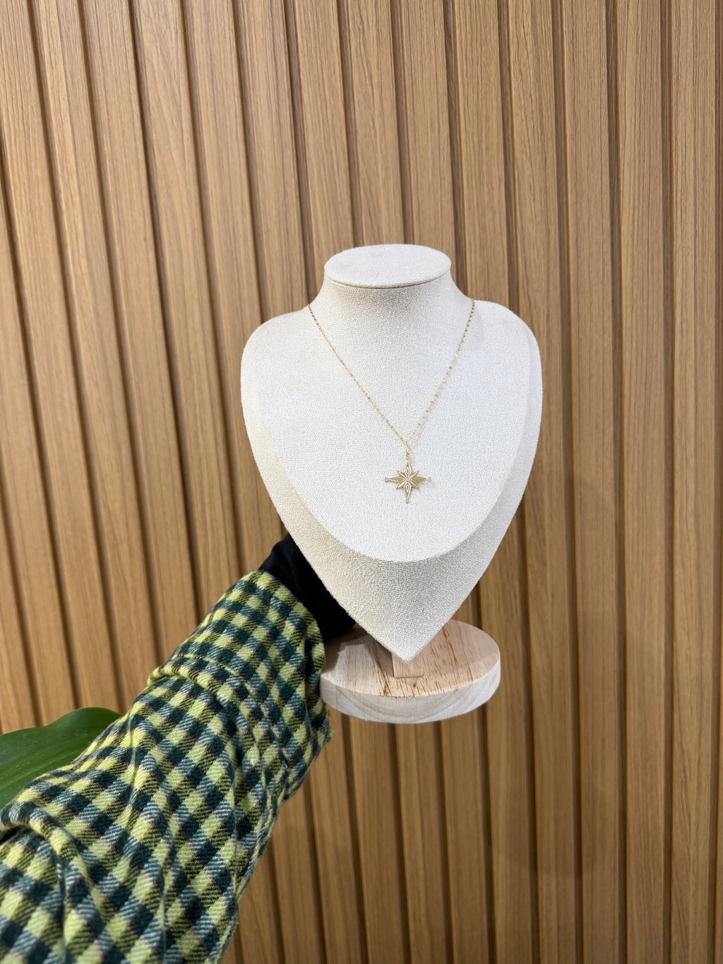 COLLANA ORO 18KT SPECCHIATA CON CIONDOLO ROSA DEI VENTI