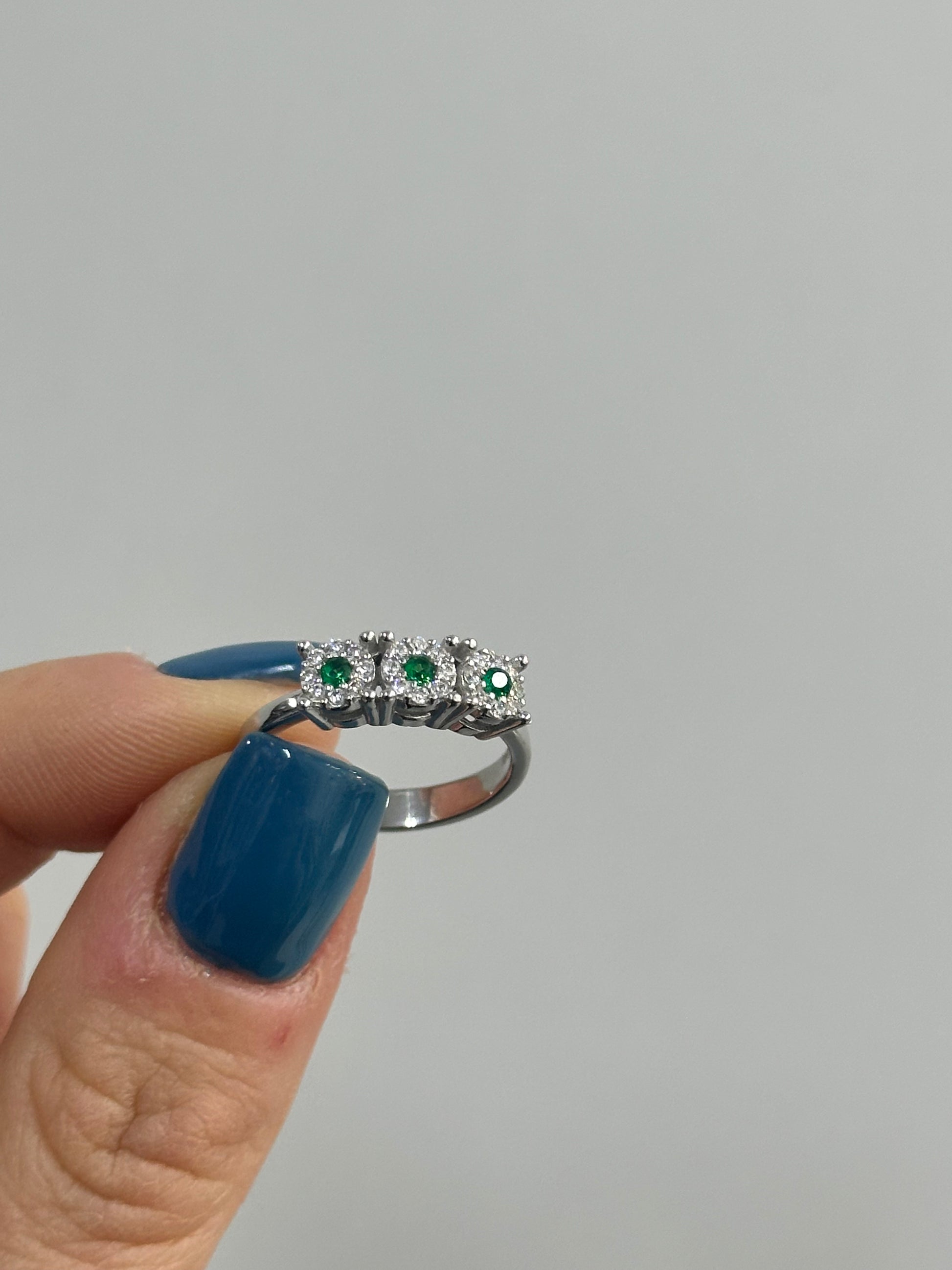 ANELLO TRILOGY CON ZIRCONI VERDI