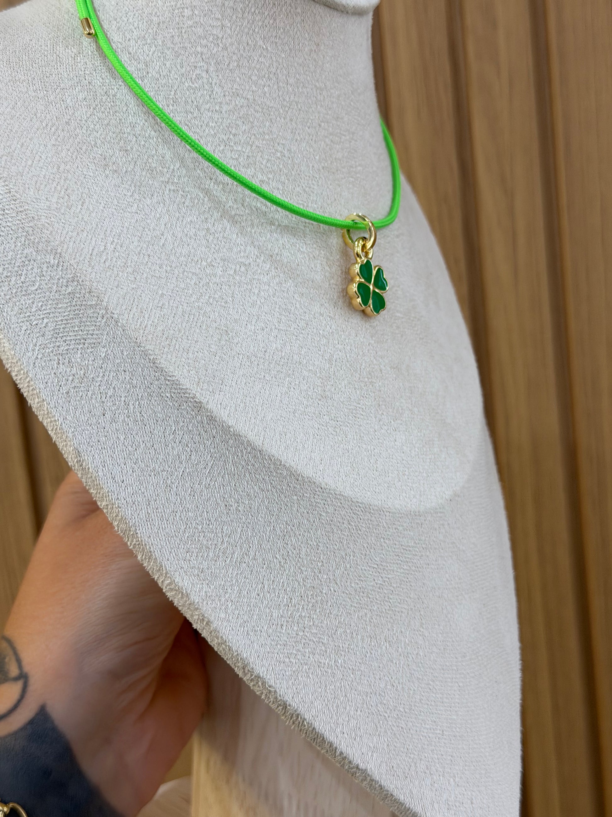 COLLANA CALAMITA CON CIONDOLO QUADRIFOGLIO ORO 18KT