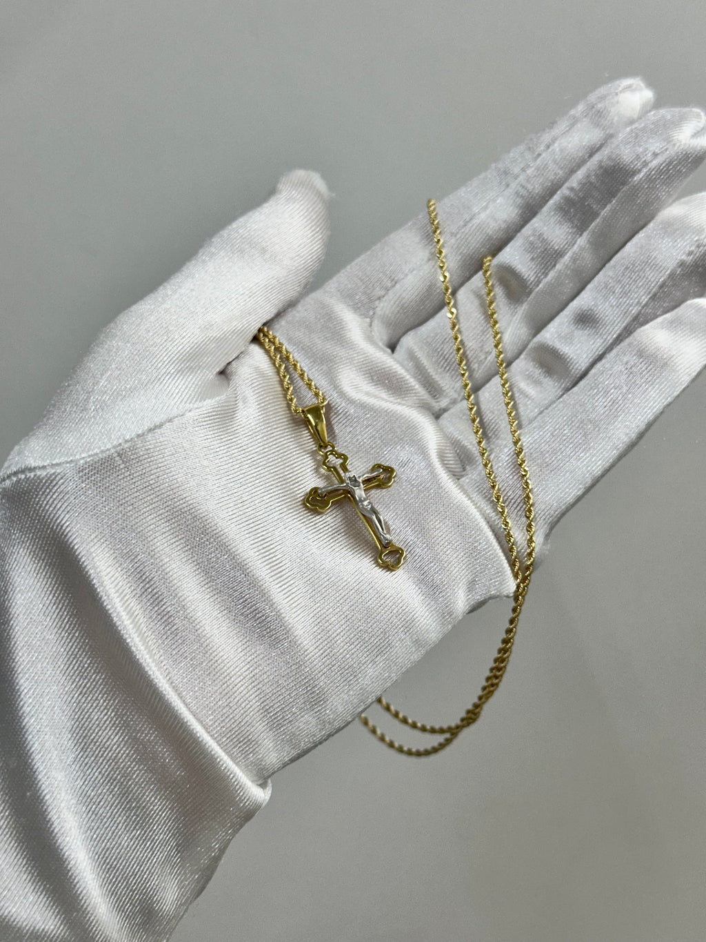 COLLANA CON CROCE E LASER ORO 18KT