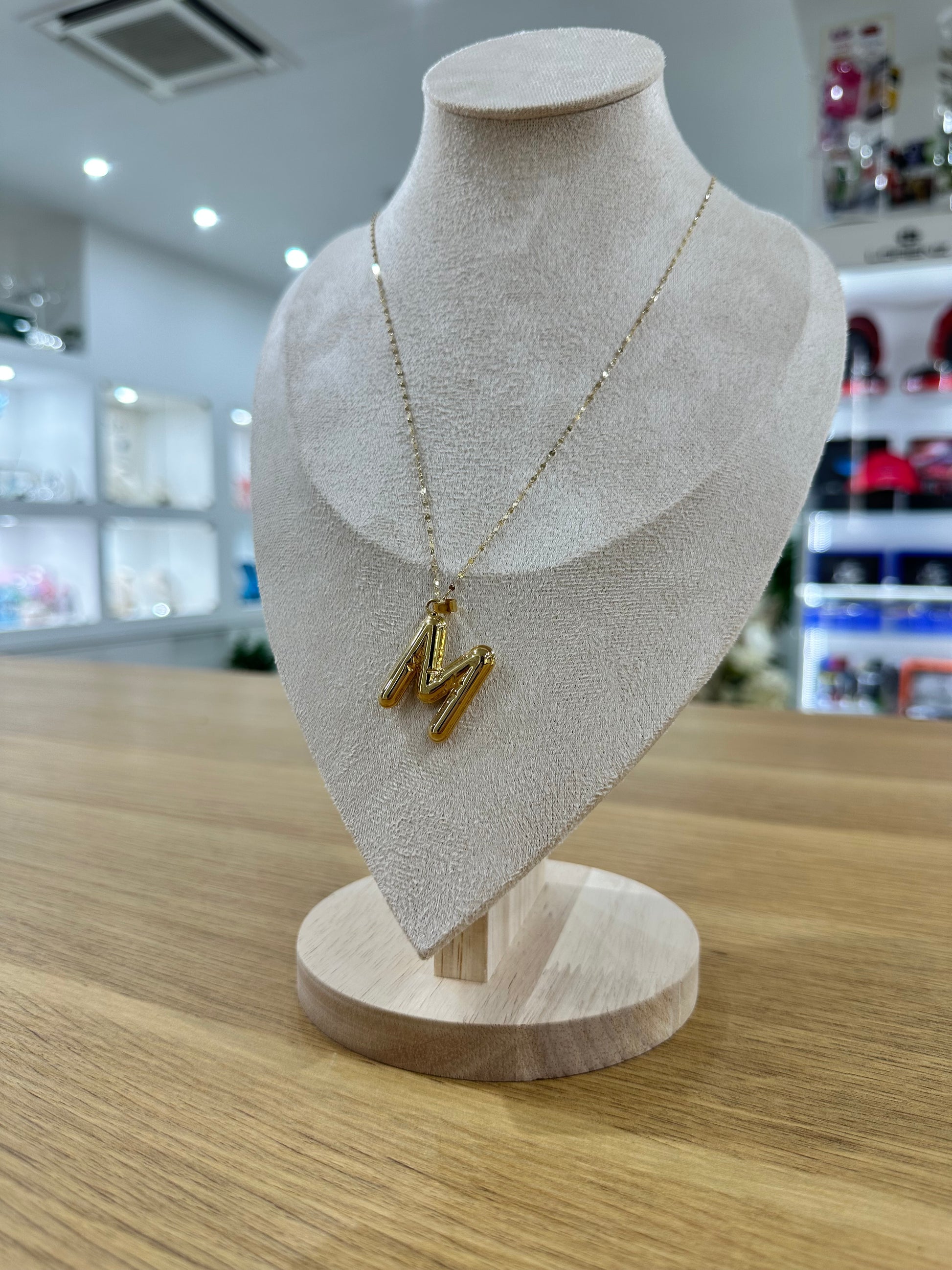 COLLANA SPECCHIATA IN ORO 18KT CON INIZIALE M