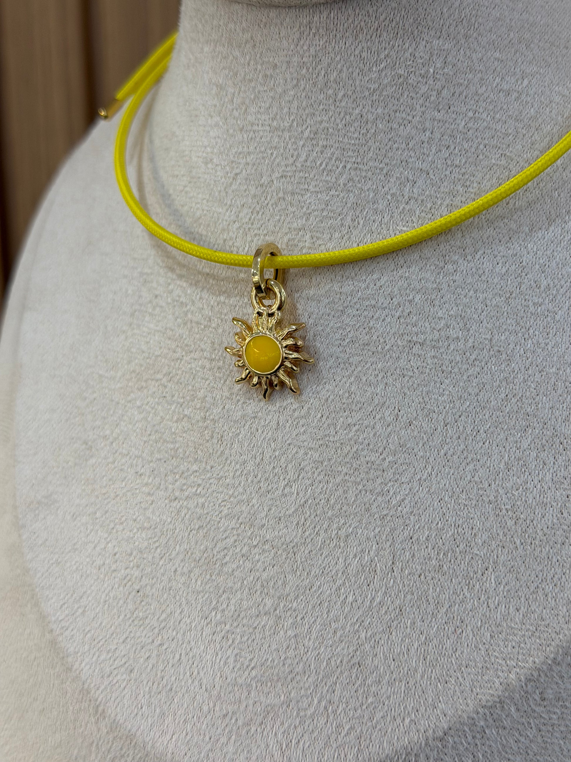 COLLANA CALAMITA CON CIONDOLO SOLE ORO 18KT