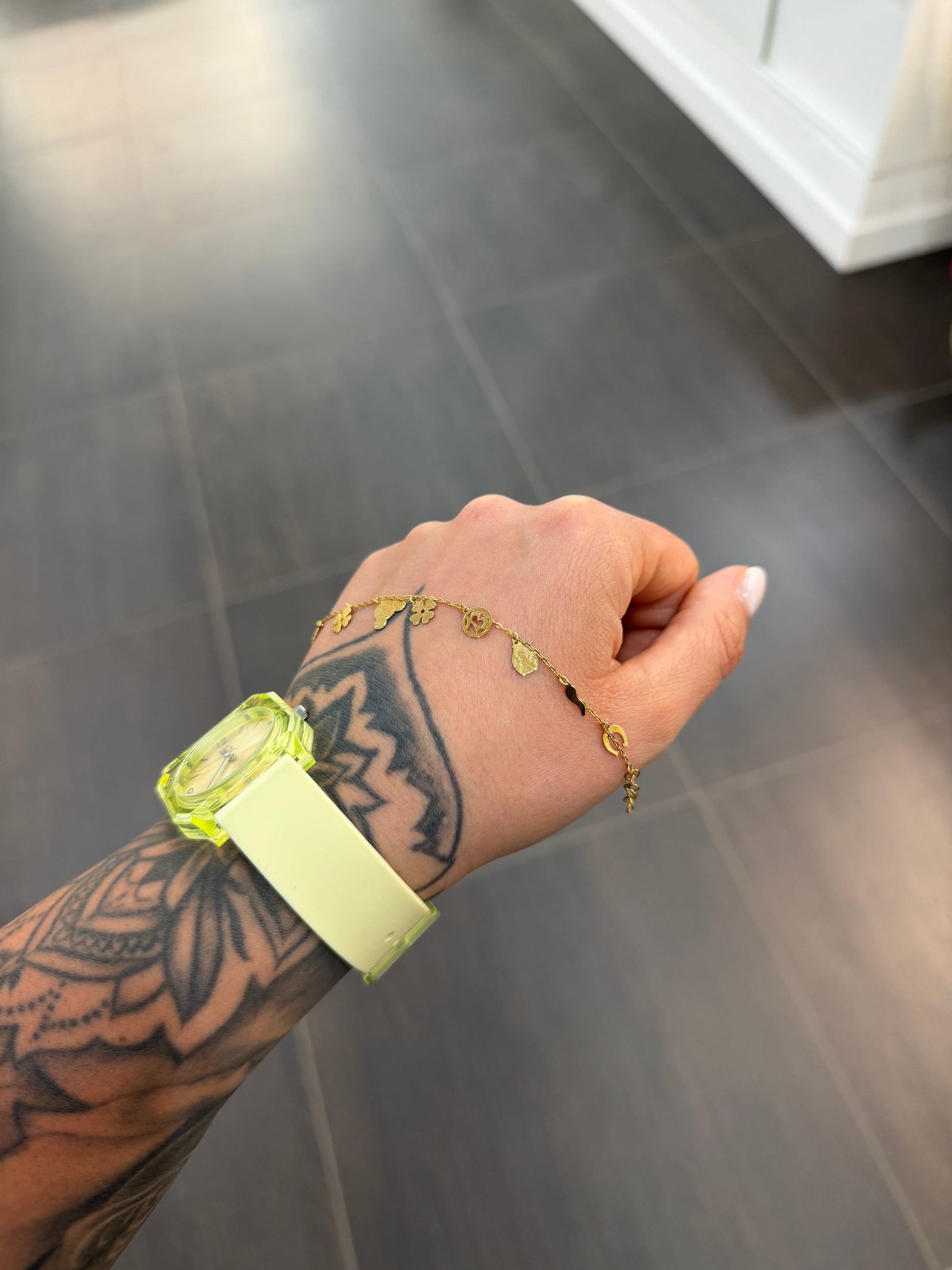 BRACCIALE ORO 18KT CON PENDENTI SCARAMANTICI