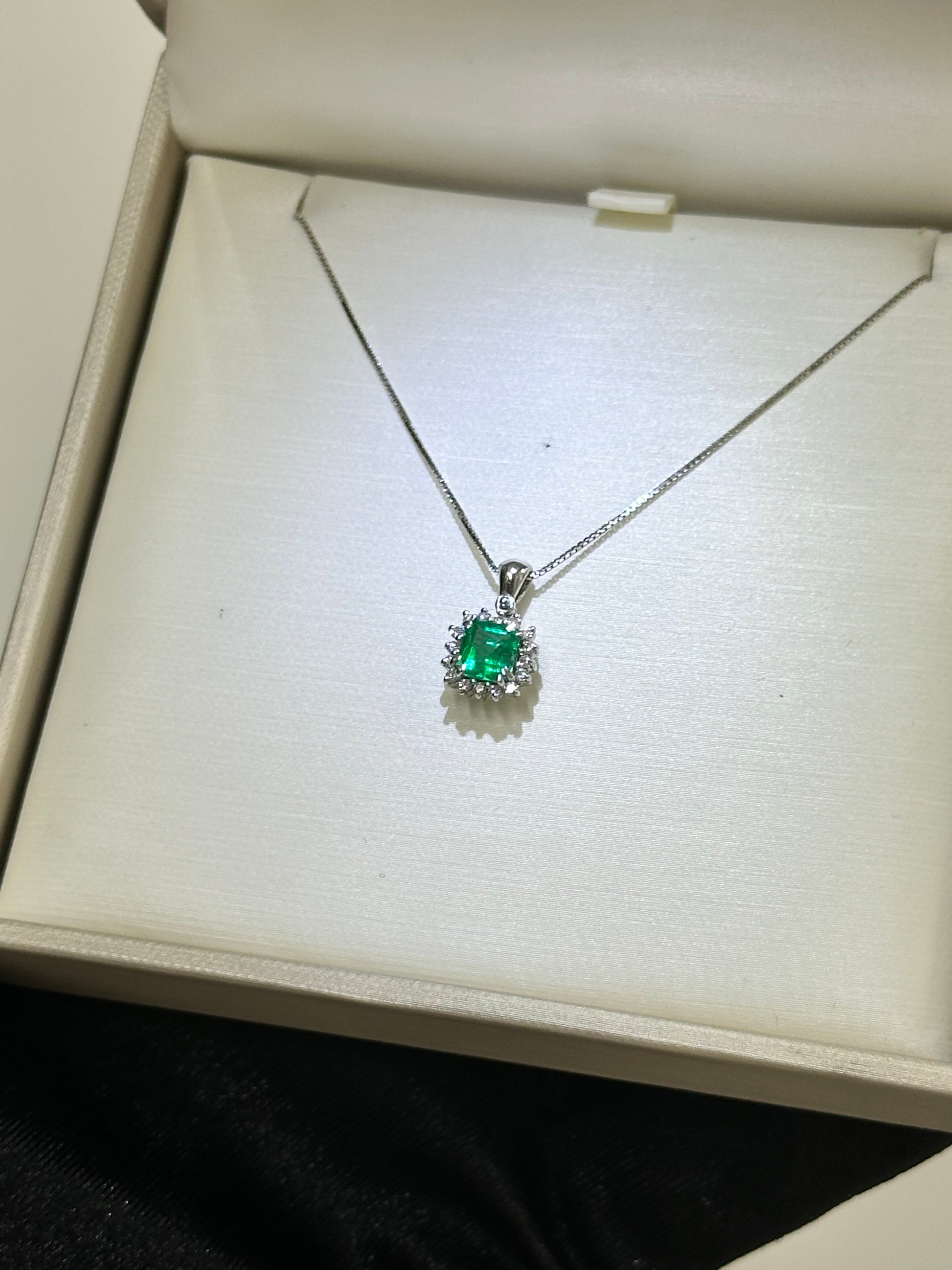 COLLANA CON SMERALDO E DIAMANTI ORO 18KT
