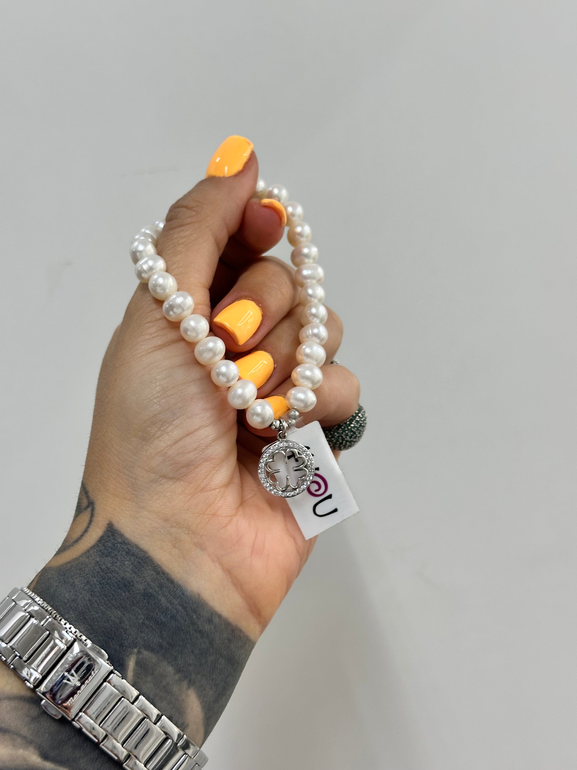 BRACCIALE DI PERLE CON QUADRIFOGLIO ARGENTO
