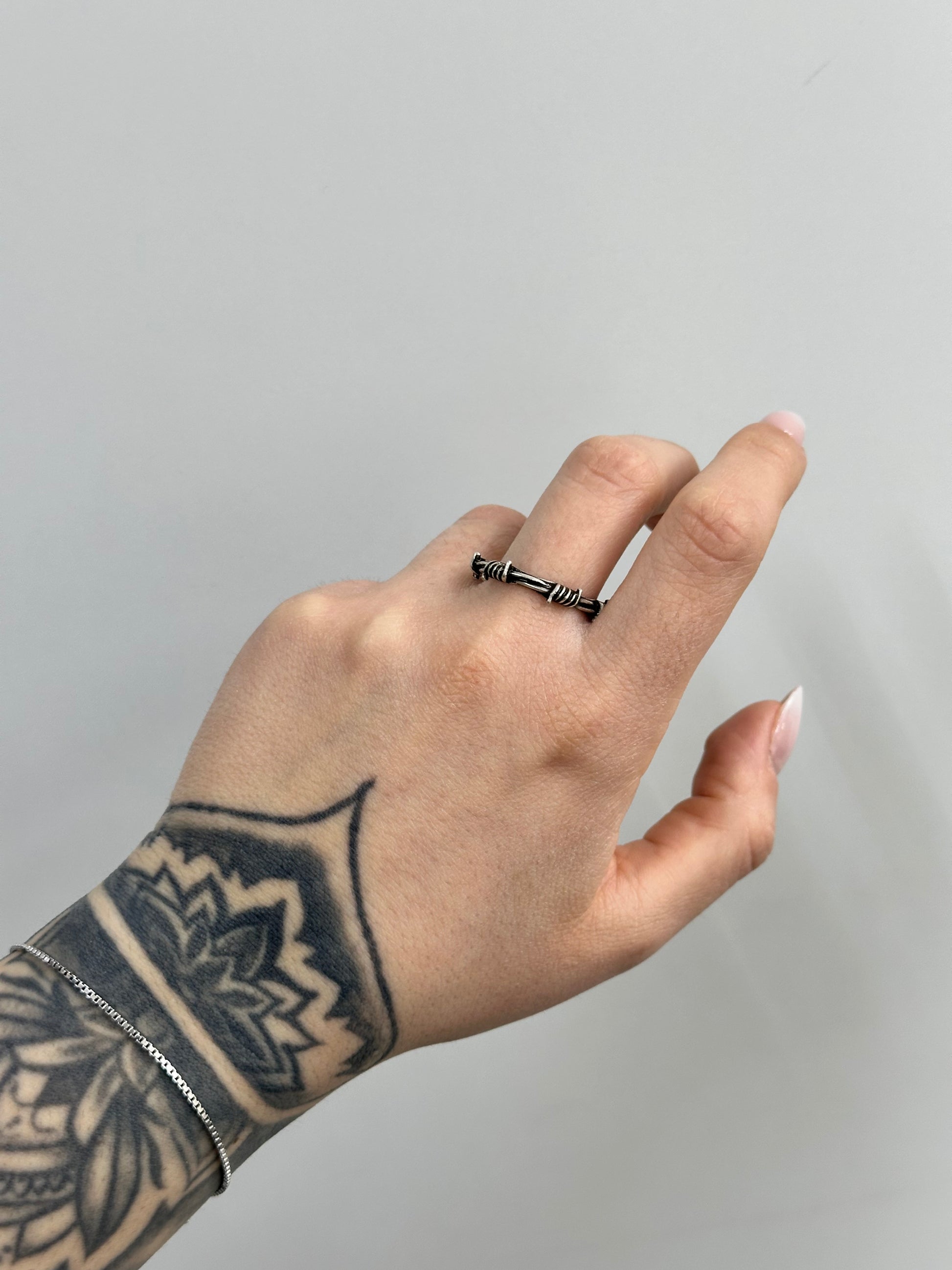 ANELLO FILO SPINATO ARGENTO 925