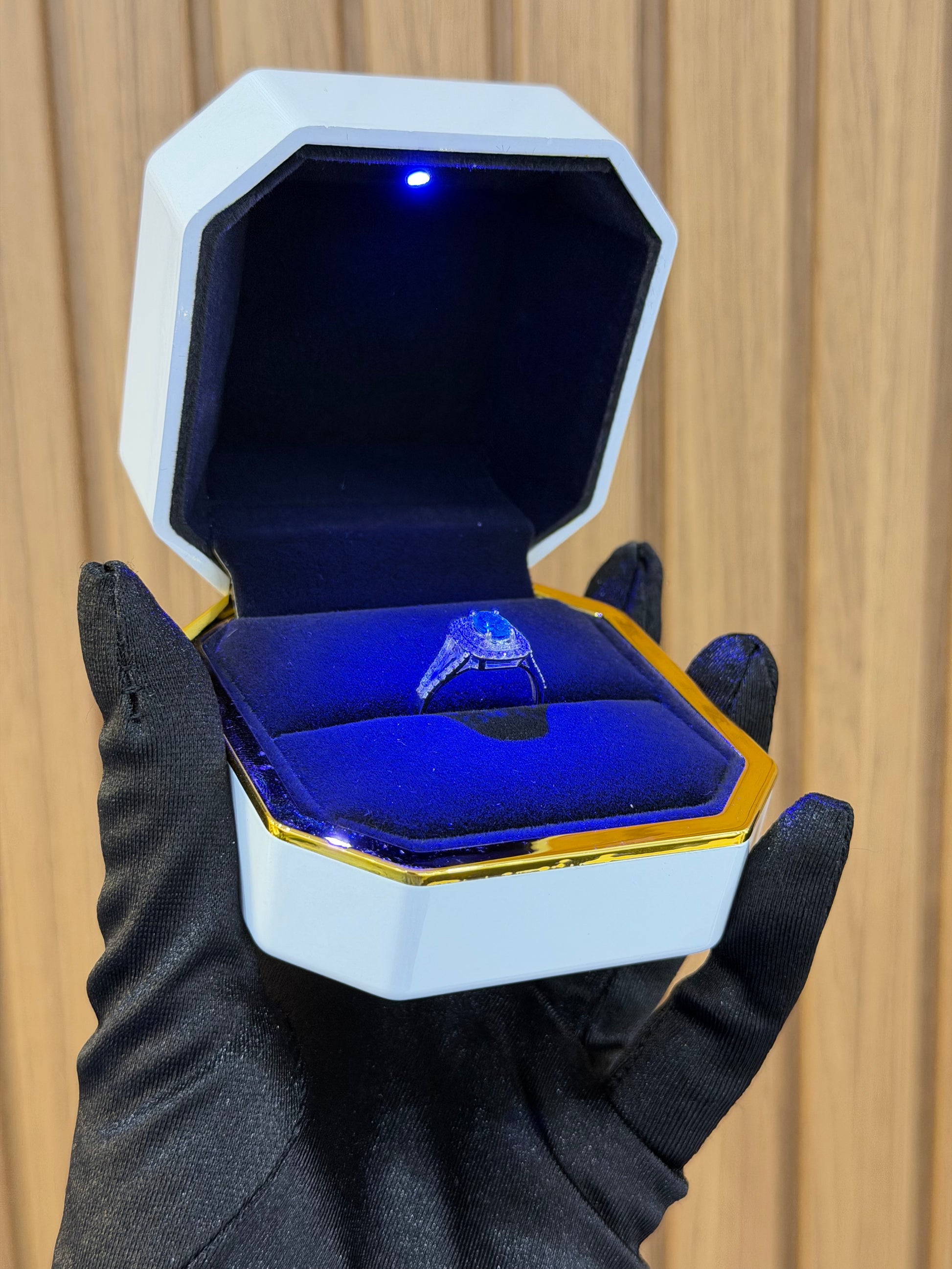 ANELLO ORO 18KT CON DIAMANTI E SMERALDO