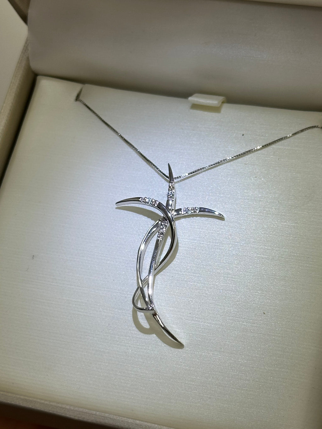 COLLANA CON CROCE E DIAMANTI