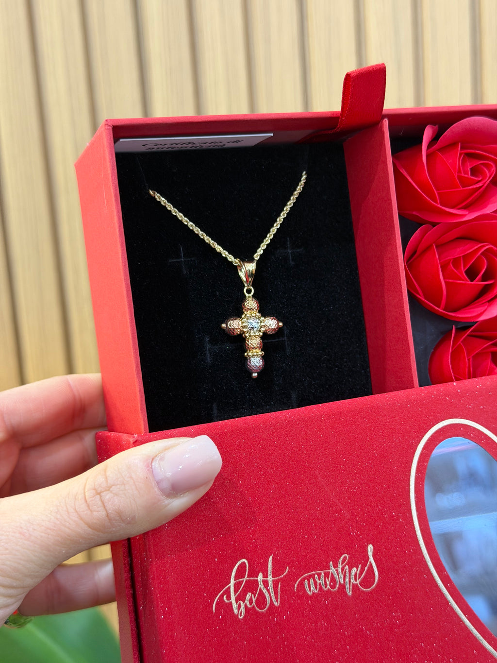 BOX SECRET CON COLLANA CROCE MILLELUCI ORO 18KT