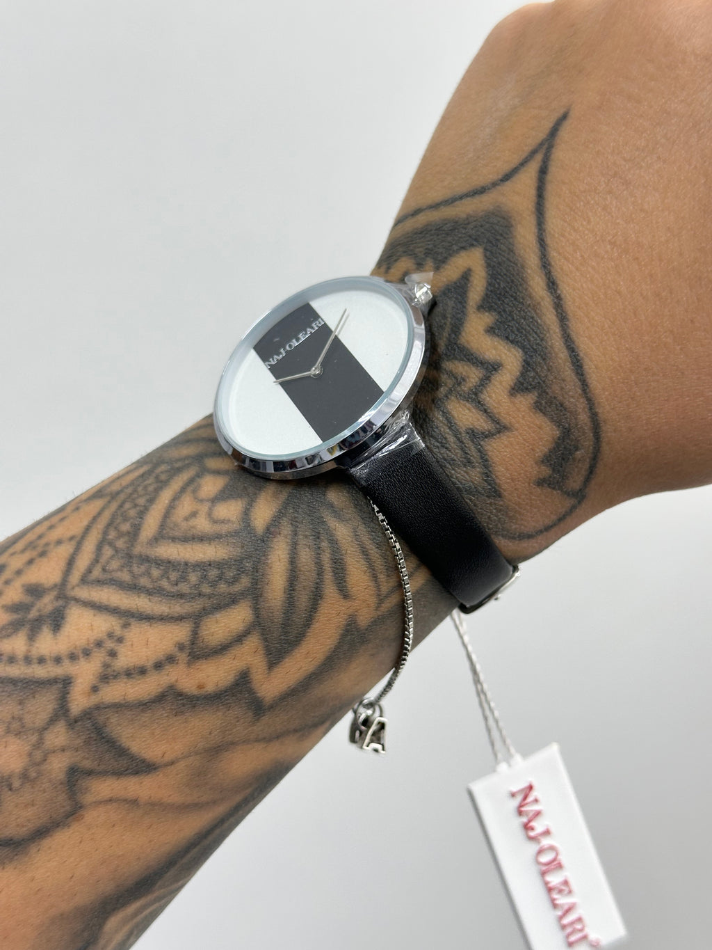 OROLOGIO NAJ-OLEARI CON CINTURINO IN PELLE NERO