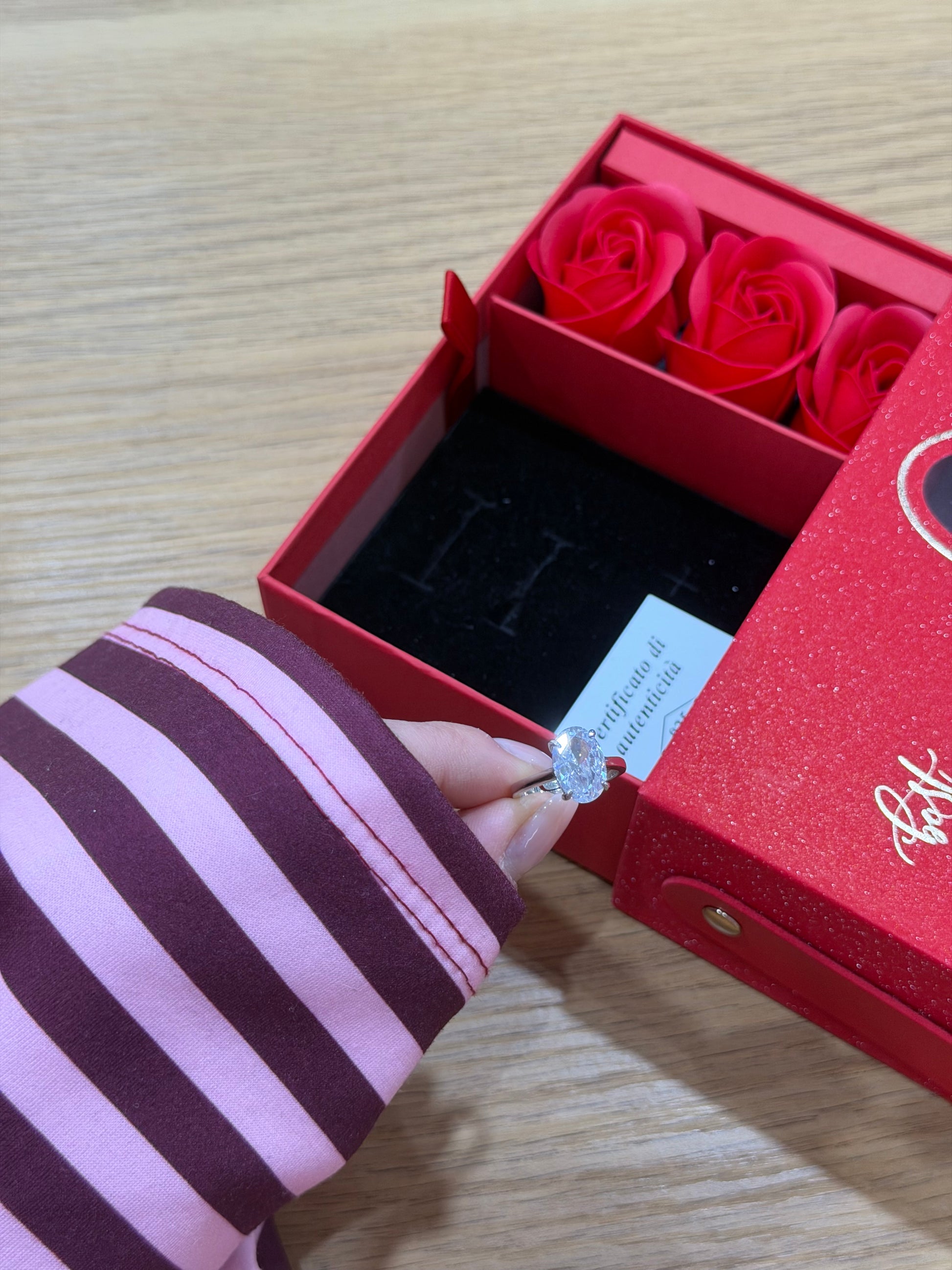 BOX SECRET CON ANELLO REINA OVALE ARGENTO 925