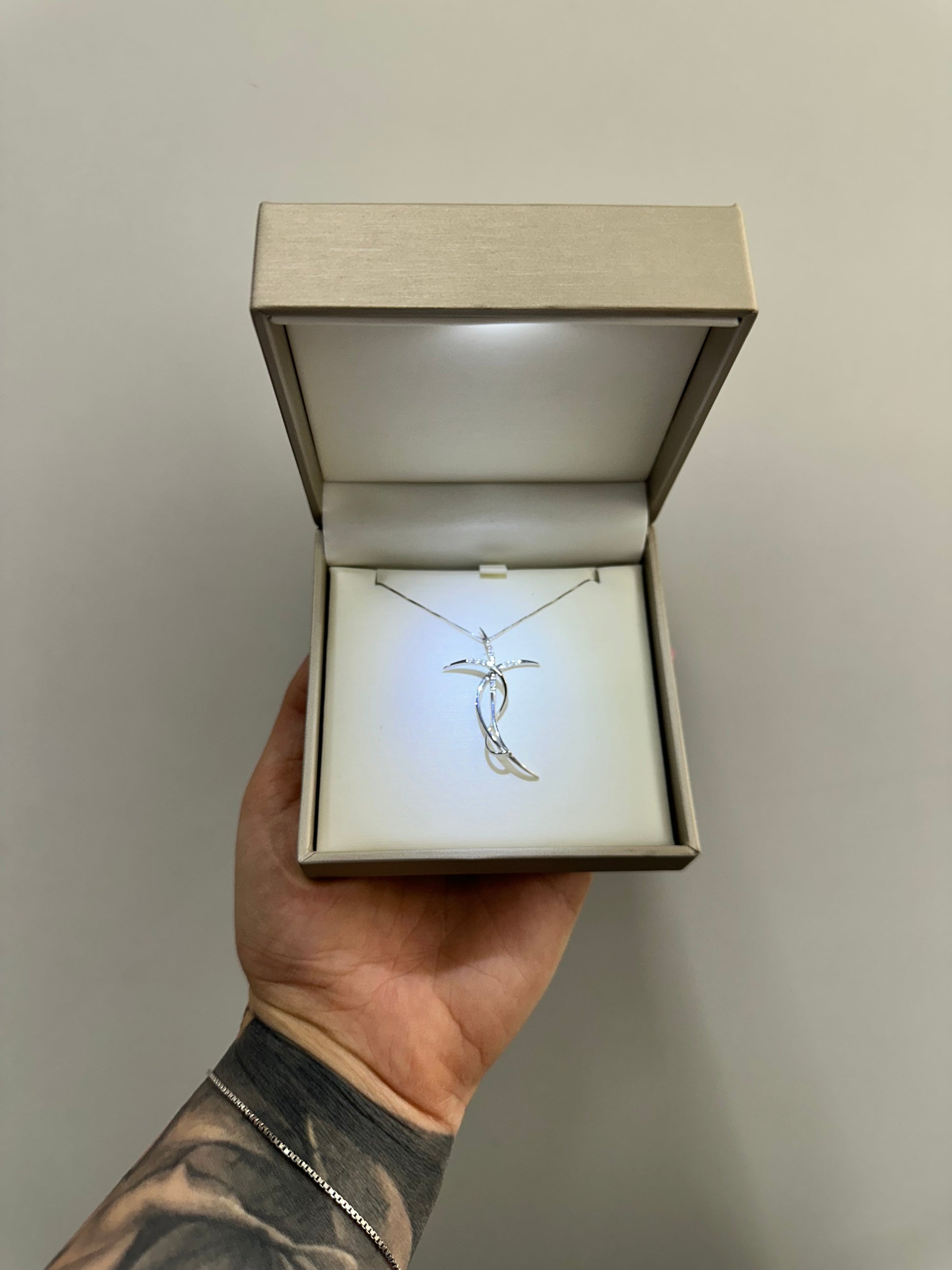 COLLANA CON CROCE E DIAMANTI