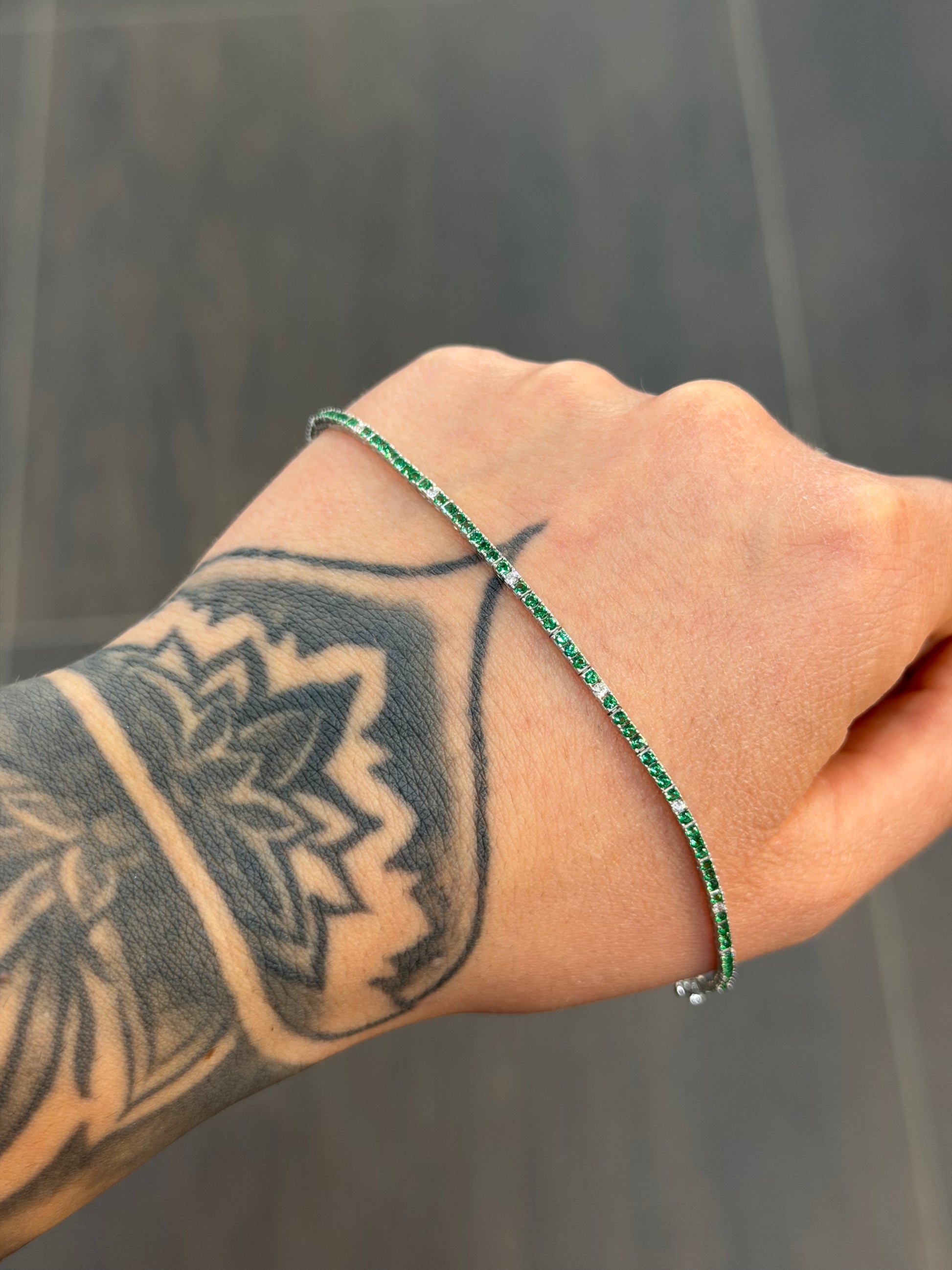 BRACCIALE TENNIS ORO 18KT CON ZIRCONI VERDI E BIANCHI