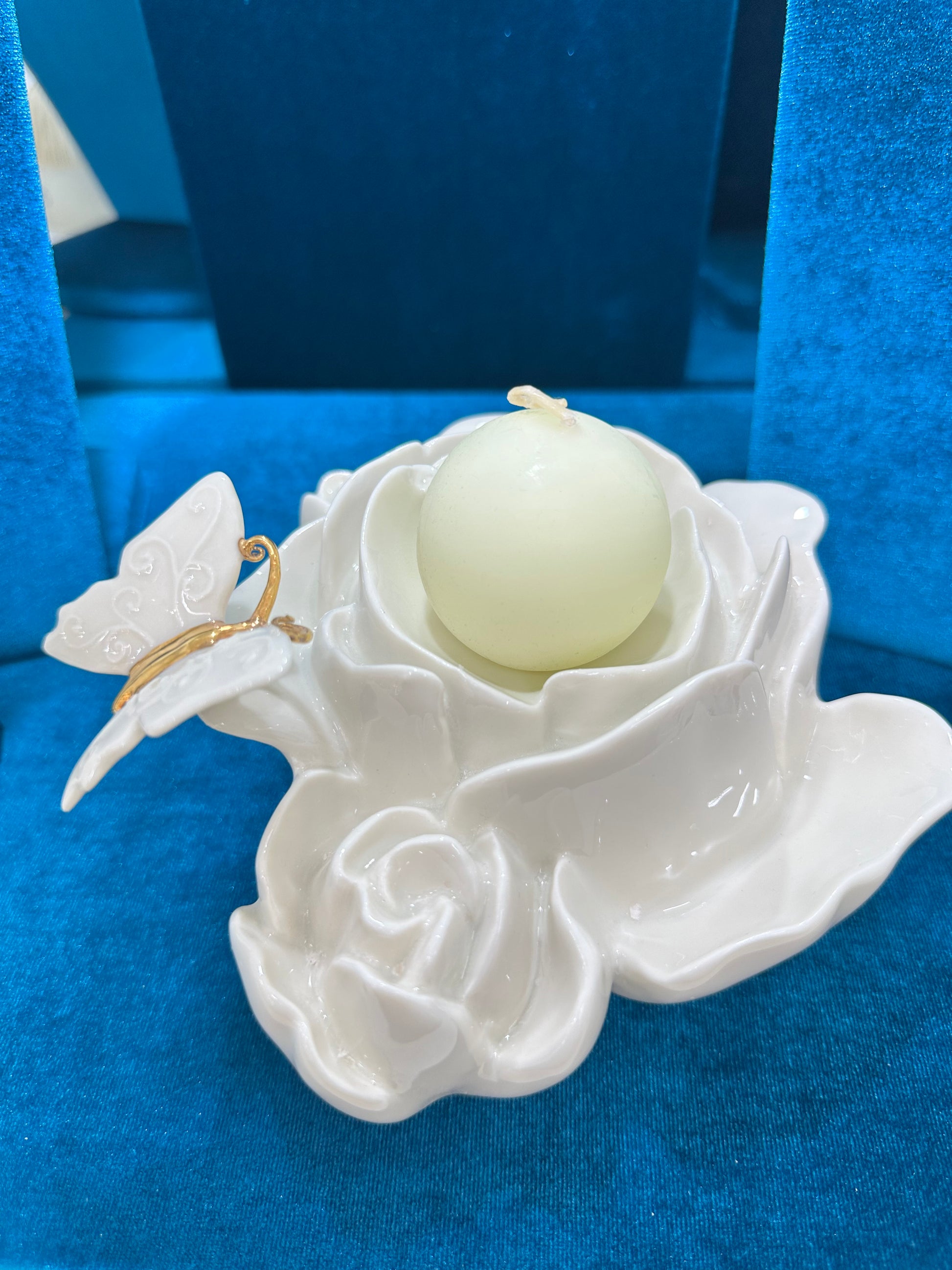 CANDELA ROSA IN CERAMICA CON FARFALLA BIANCA