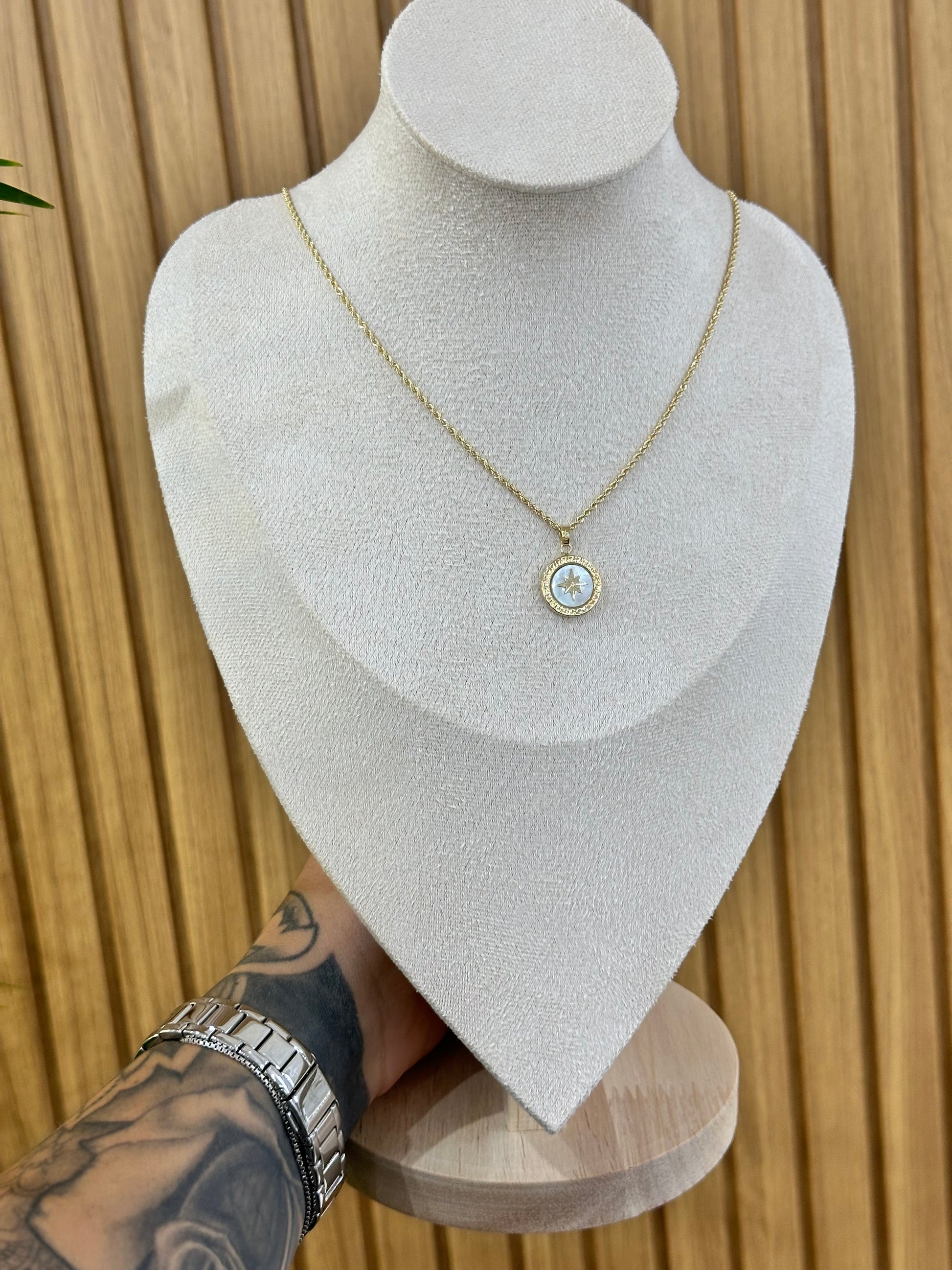 COLLANA LASER CON MEDAGLIA ROSA DEI VENTI WHITE