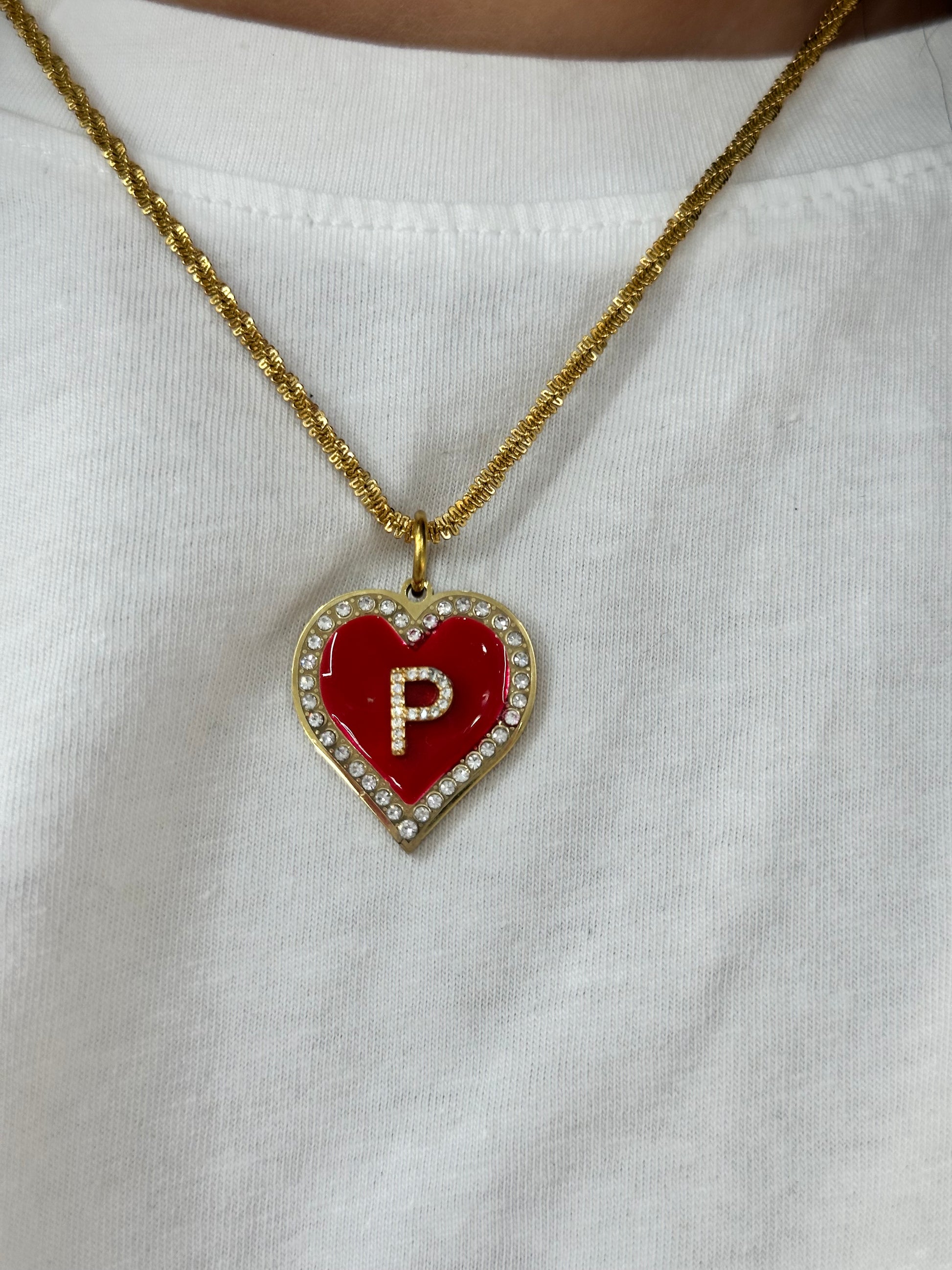 COLLANA CON CUORE SMALTATO LETTERA P
