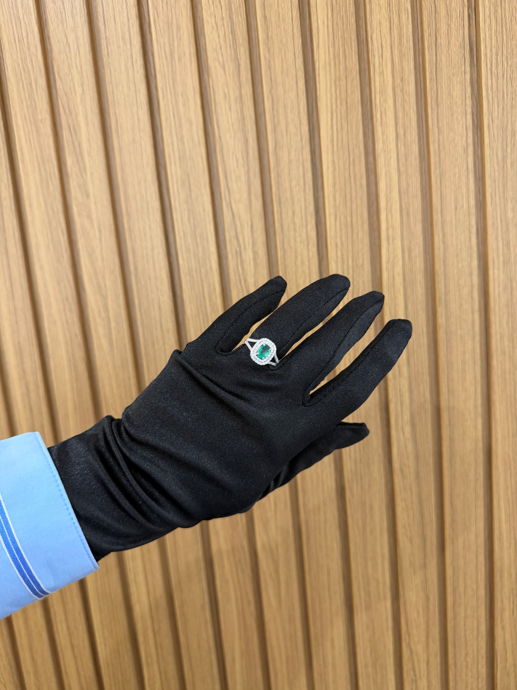 ANELLO ORO 18KT CON DIAMANTI E SMERALDO