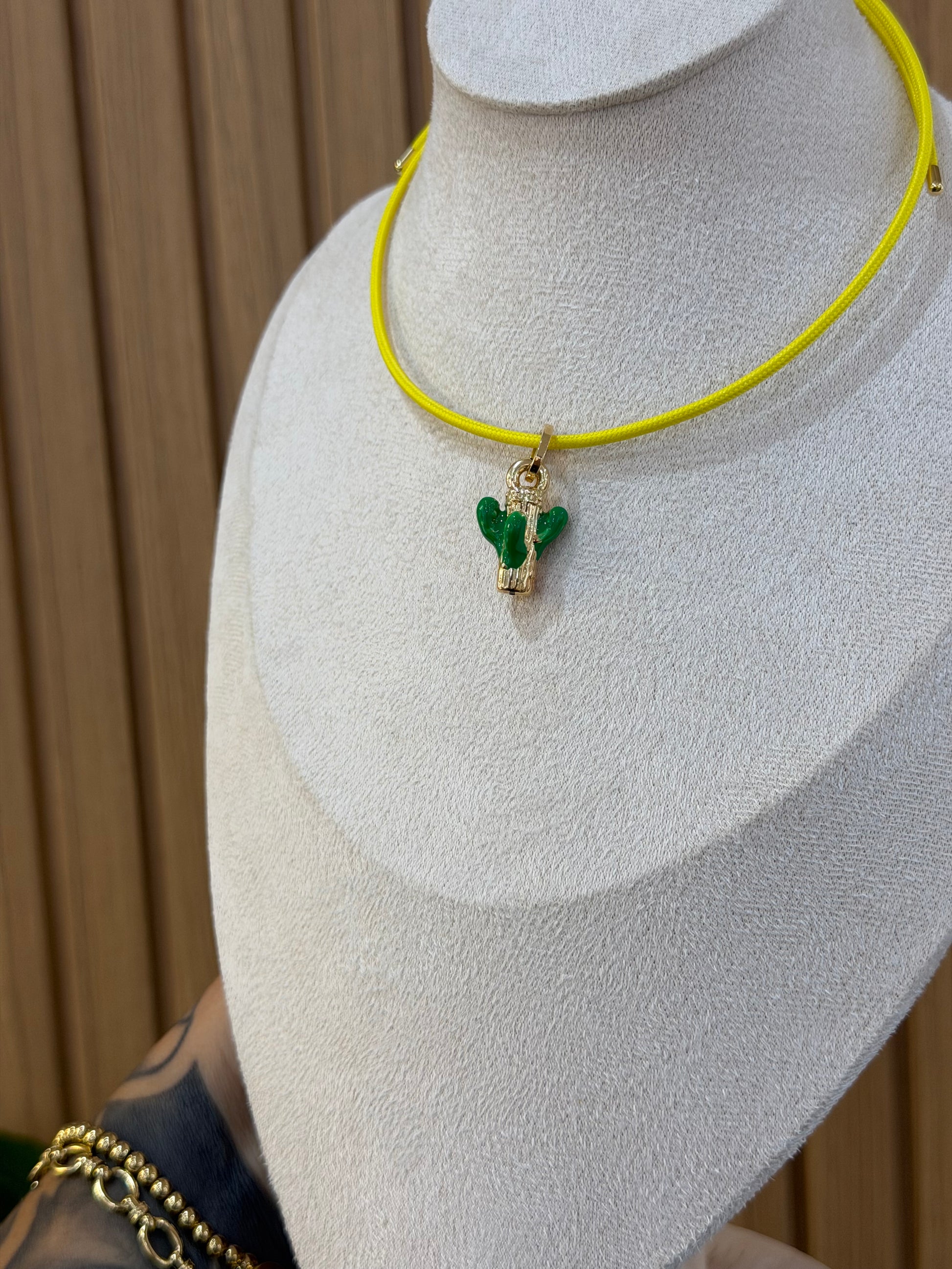 COLLANA CALAMITA CON CIONDOLO CACTUS ORO 18KT