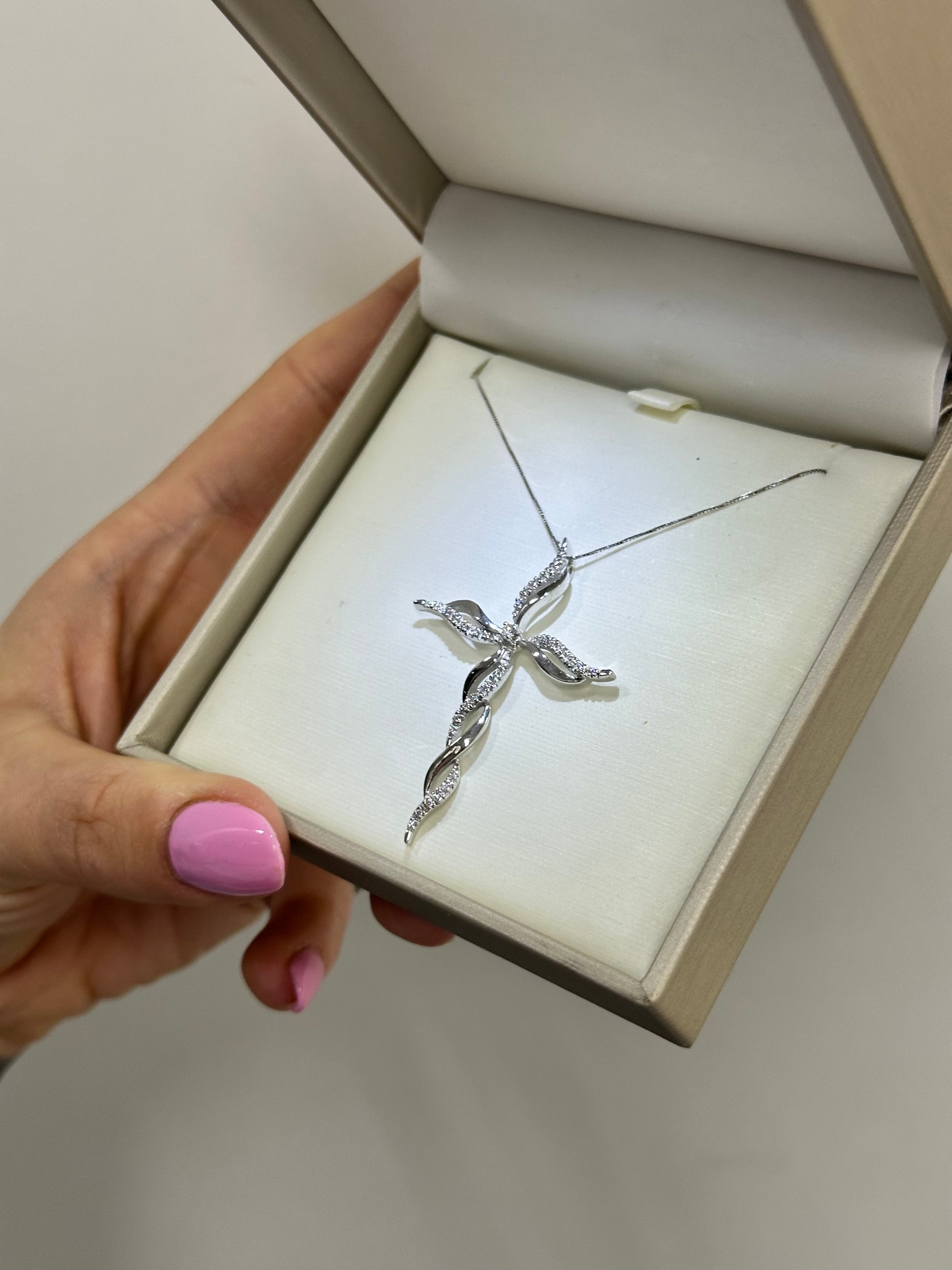 COLLANA CON CROCE ORO E DIAMANTI