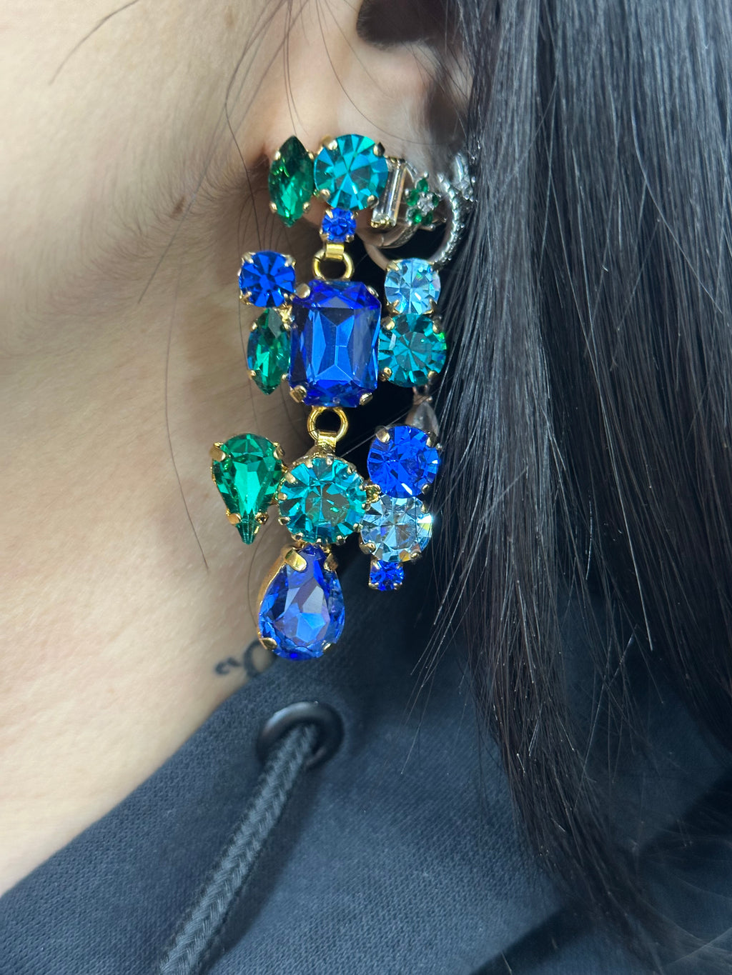 ORECCHINI SAKI CON PIETRE BLU E VERDI