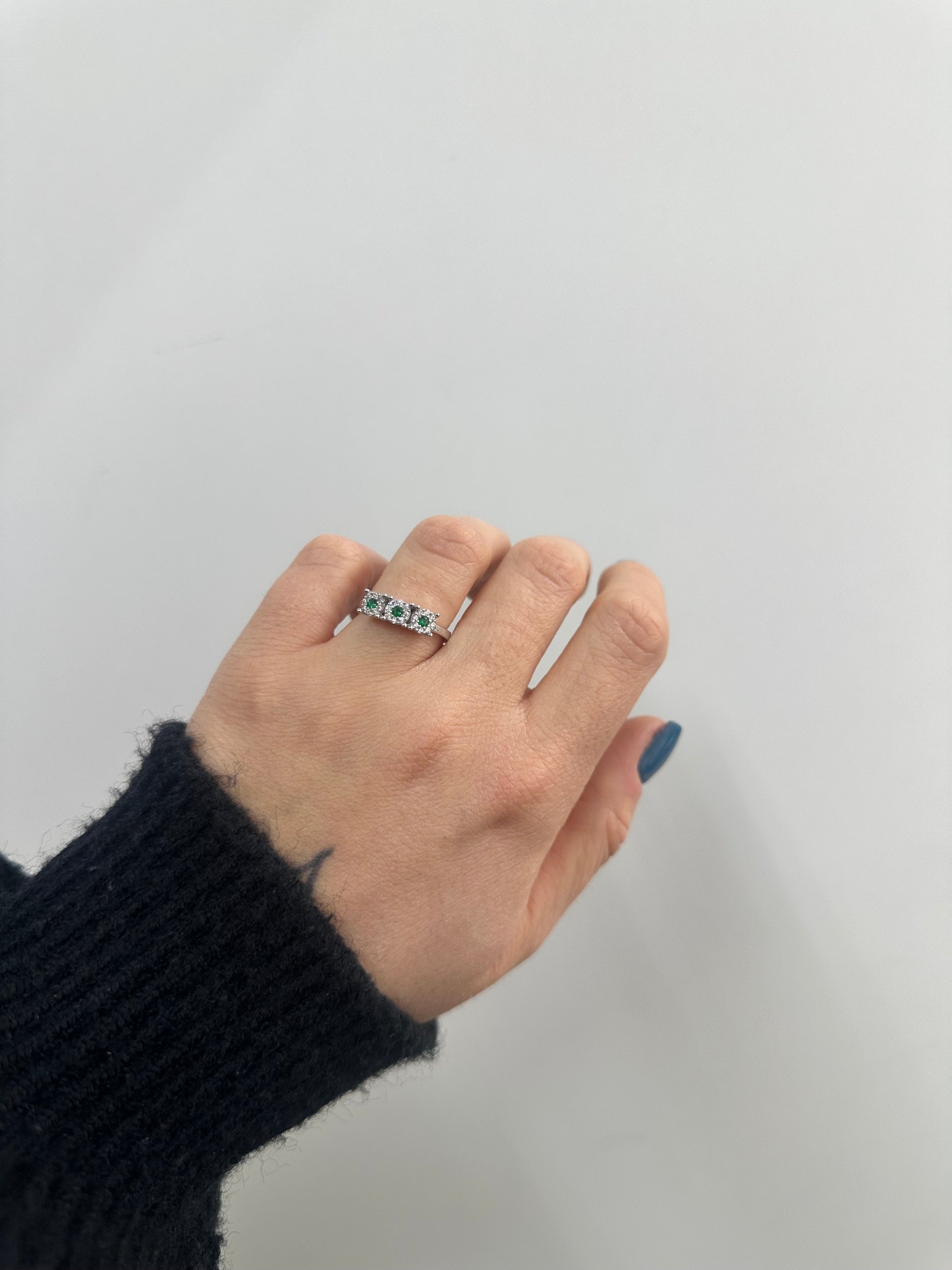 ANELLO TRILOGY CON ZIRCONI VERDI