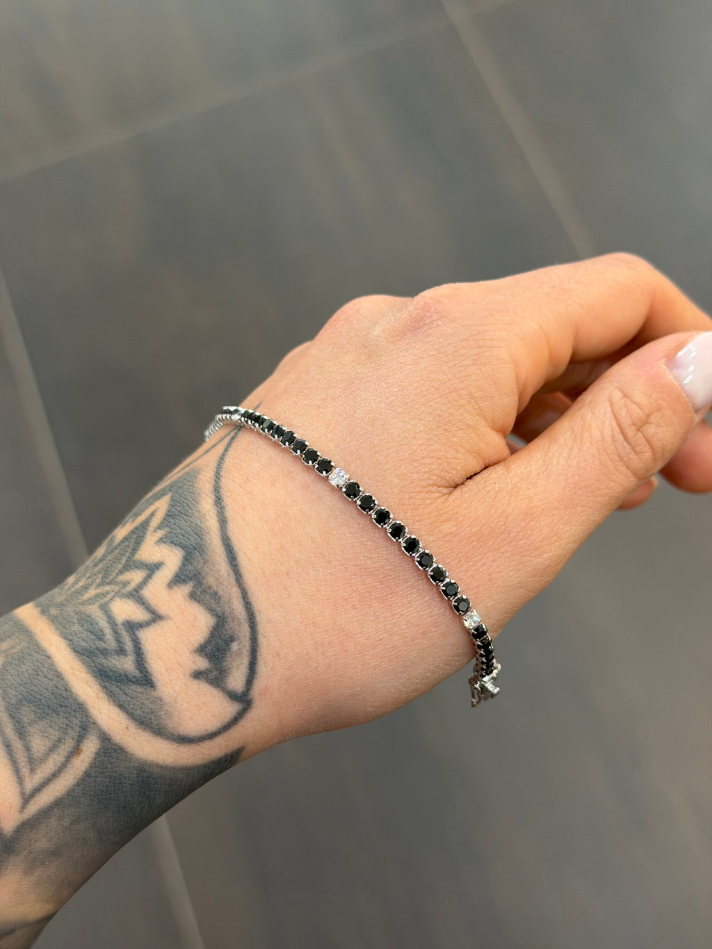 BRACCIALE TENNIS ORO 18KT CON ZIRCONI NERI E BIANCHI