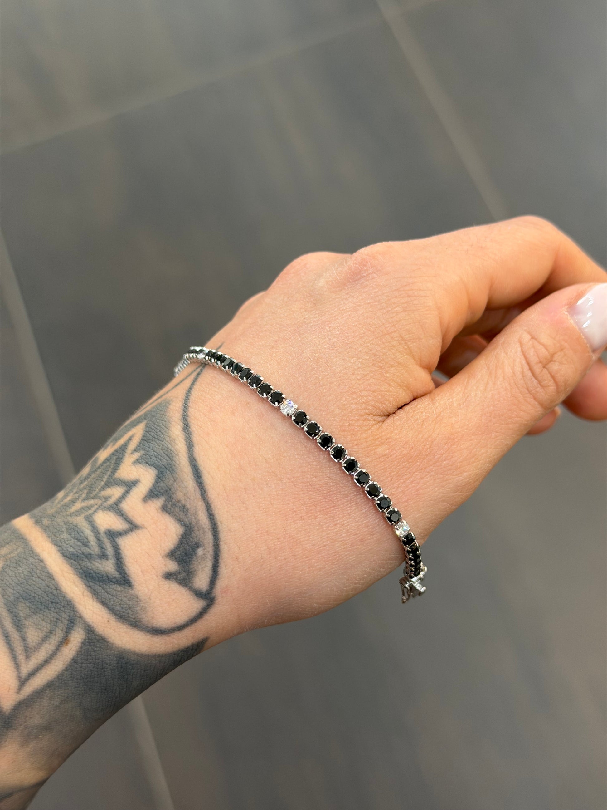 BRACCIALE TENNIS ORO 18KT CON ZIRCONI NERI E BIANCHI