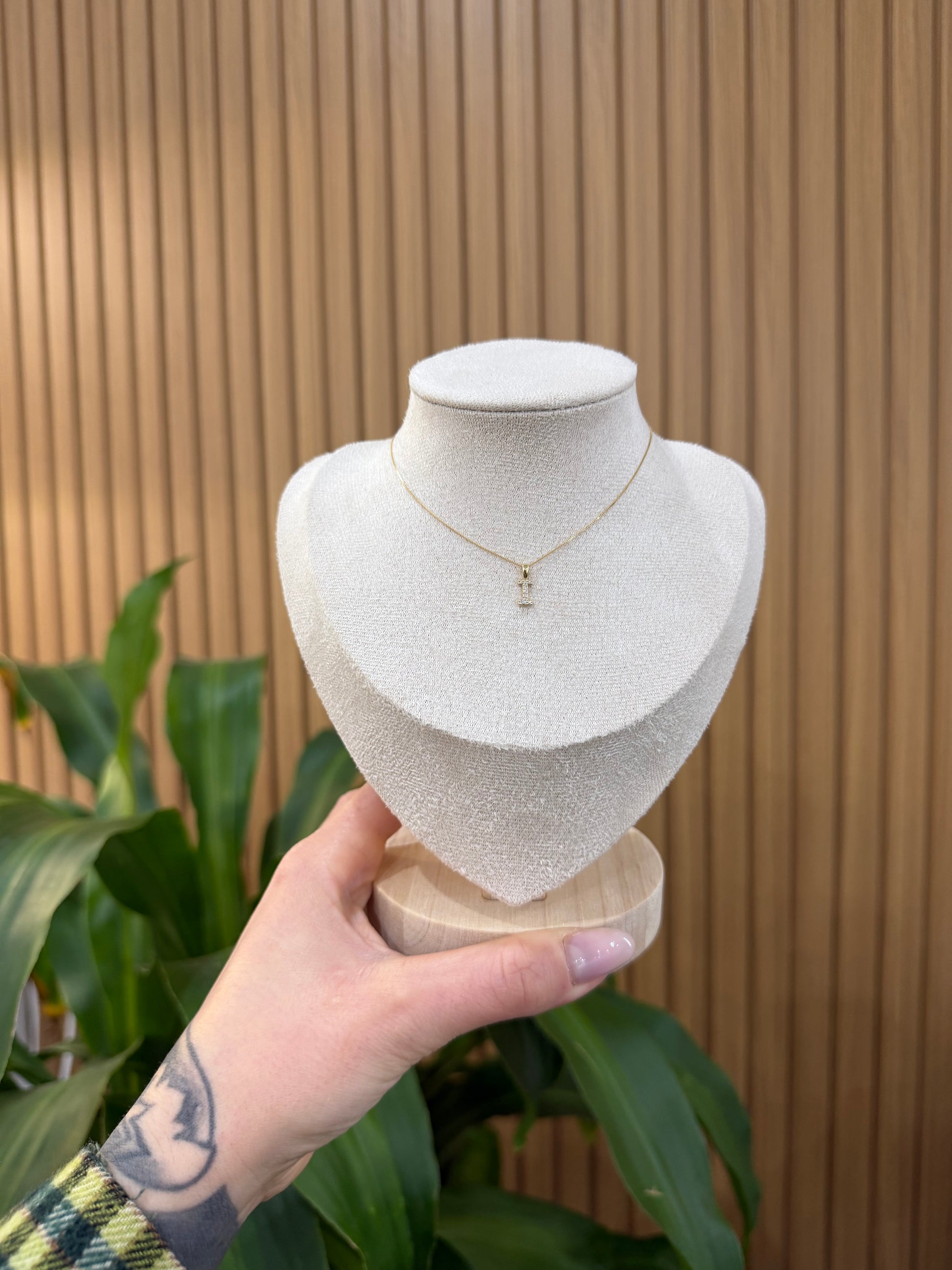 COLLANA INIZIALE I ORO 9 CARATI E DIAMANTINI
