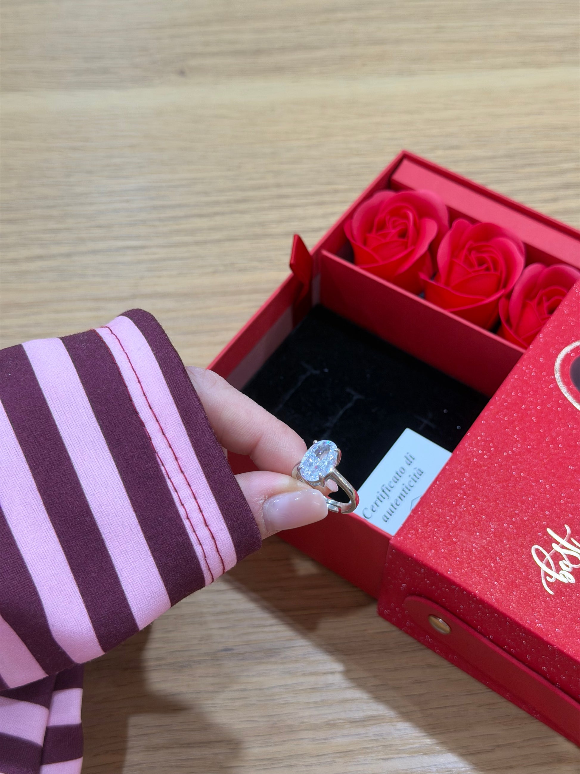 BOX SECRET CON ANELLO REINA OVALE ARGENTO 925