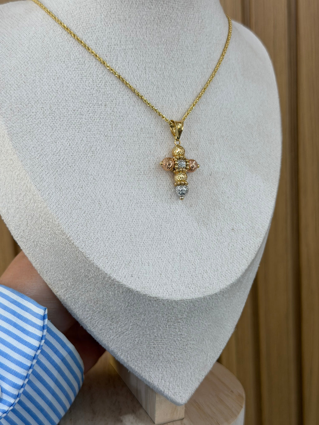COLLANA ORO 18KT CON CROCE MILLE LUCI E LASER