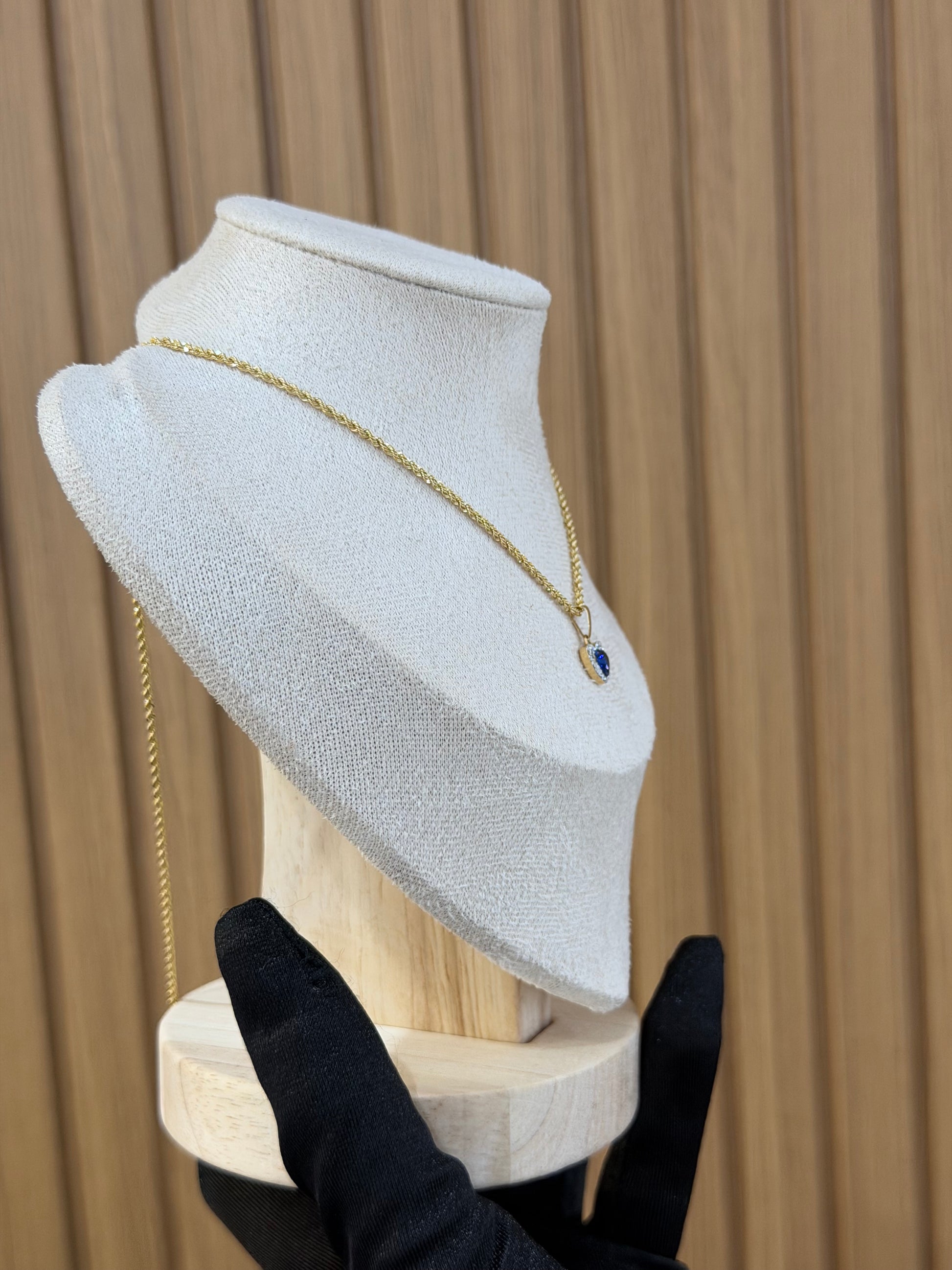 COLLANA IN ORO 18KT CON CIONDOLO CUORICINO BLU