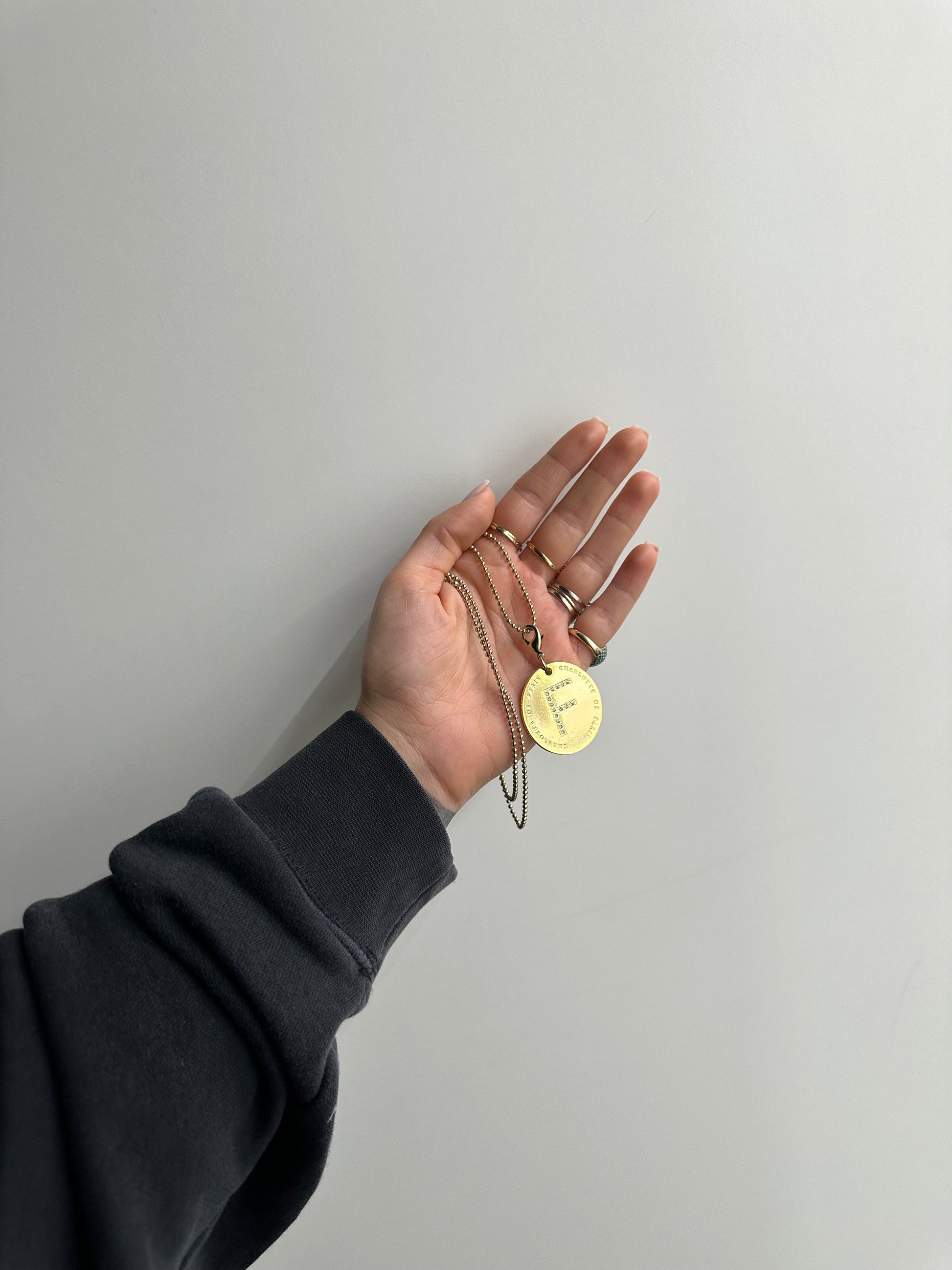 COLLANA INIZIALE IN ACCIAIO CON ZIRCONI LETTERA F