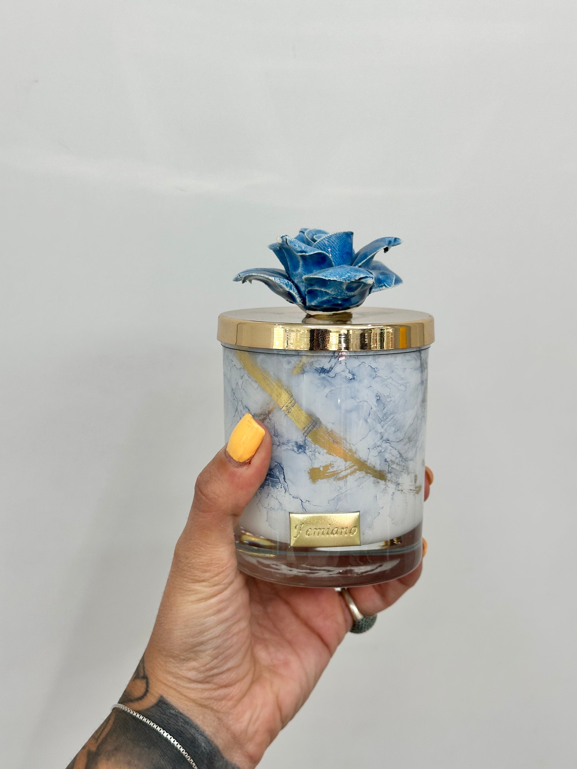 CANDELA CON ROSA CELESTE IN CERAMICA