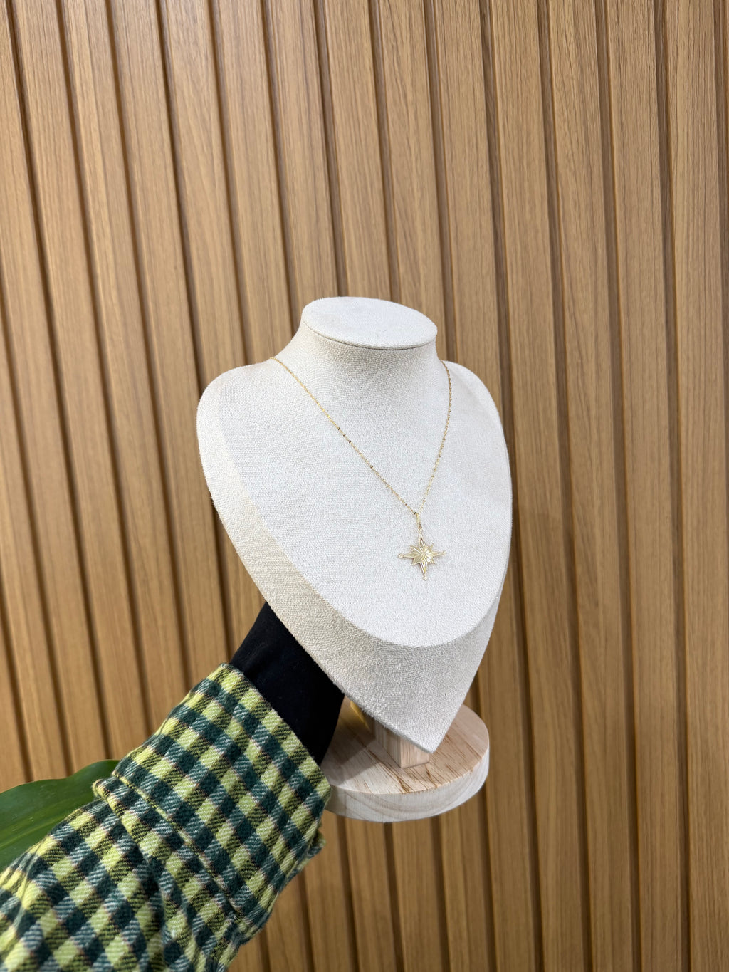 COLLANA ORO 18KT SPECCHIATA CON CIONDOLO ROSA DEI VENTI