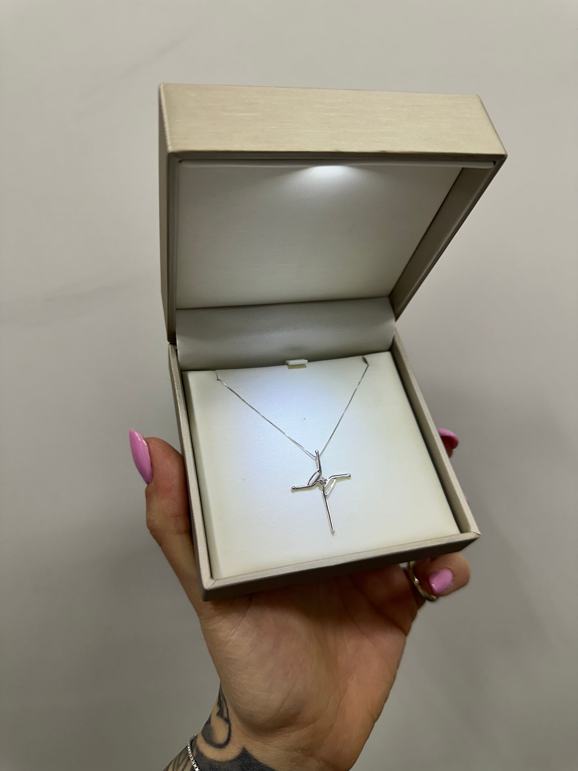COLLANA CON CROCE E DIAMANTI
