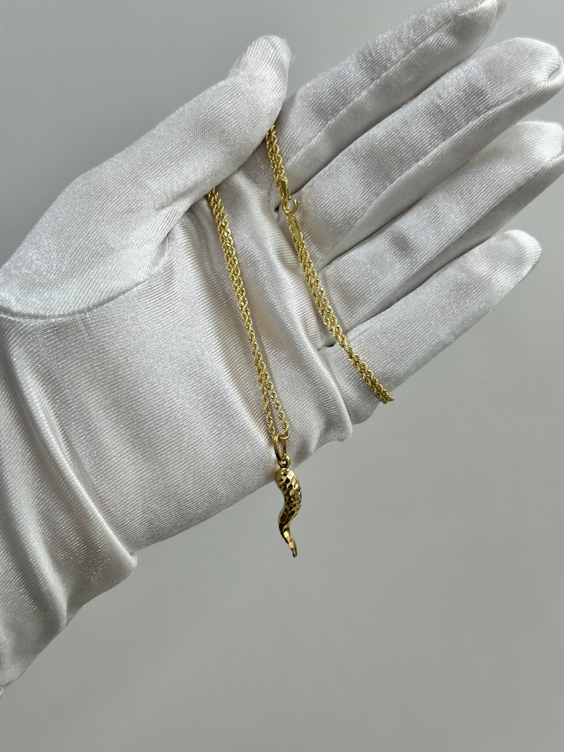 COLLANA CORNO ORO 18KT CON LASER