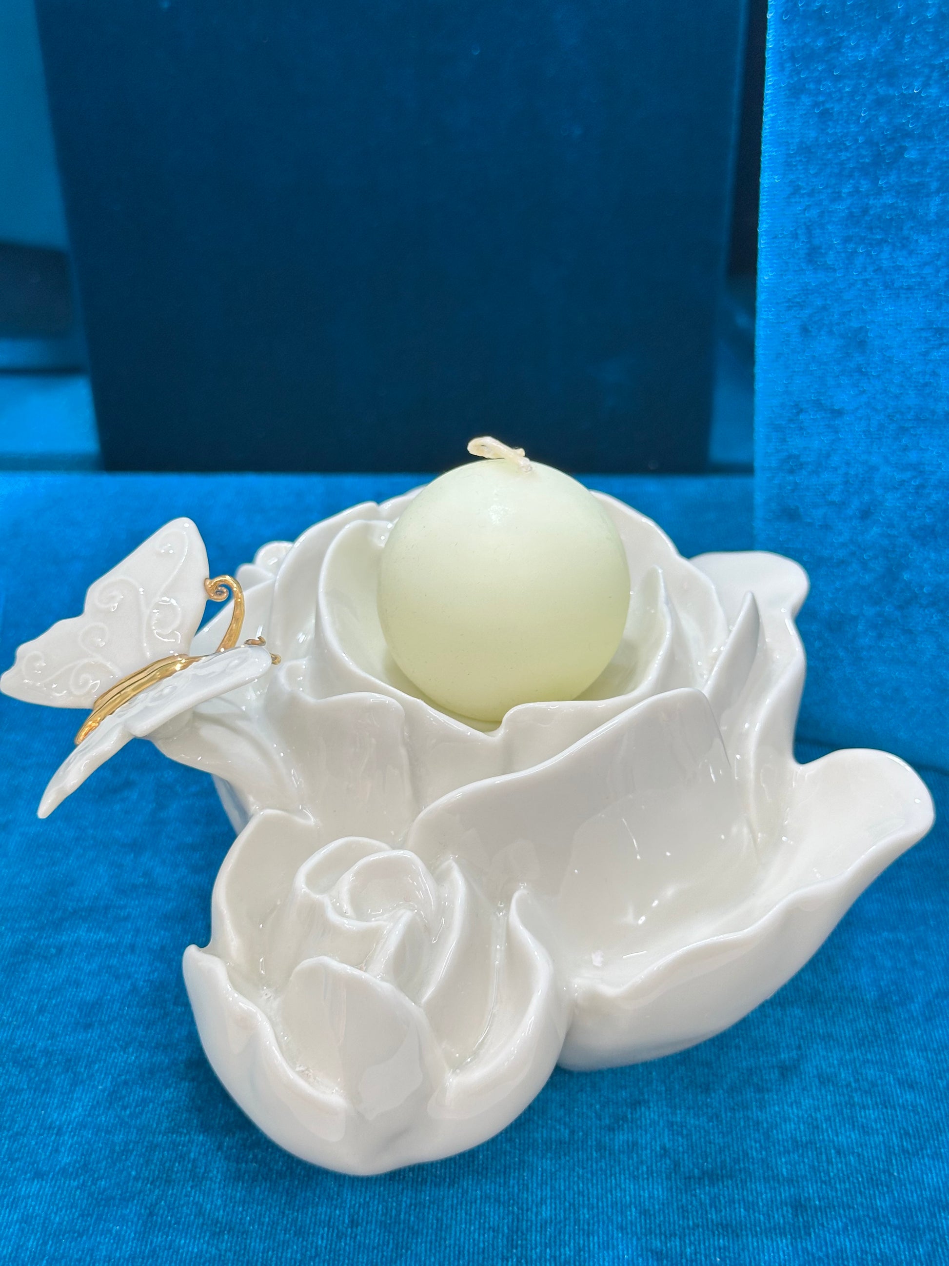 CANDELA ROSA IN CERAMICA CON FARFALLA BIANCA