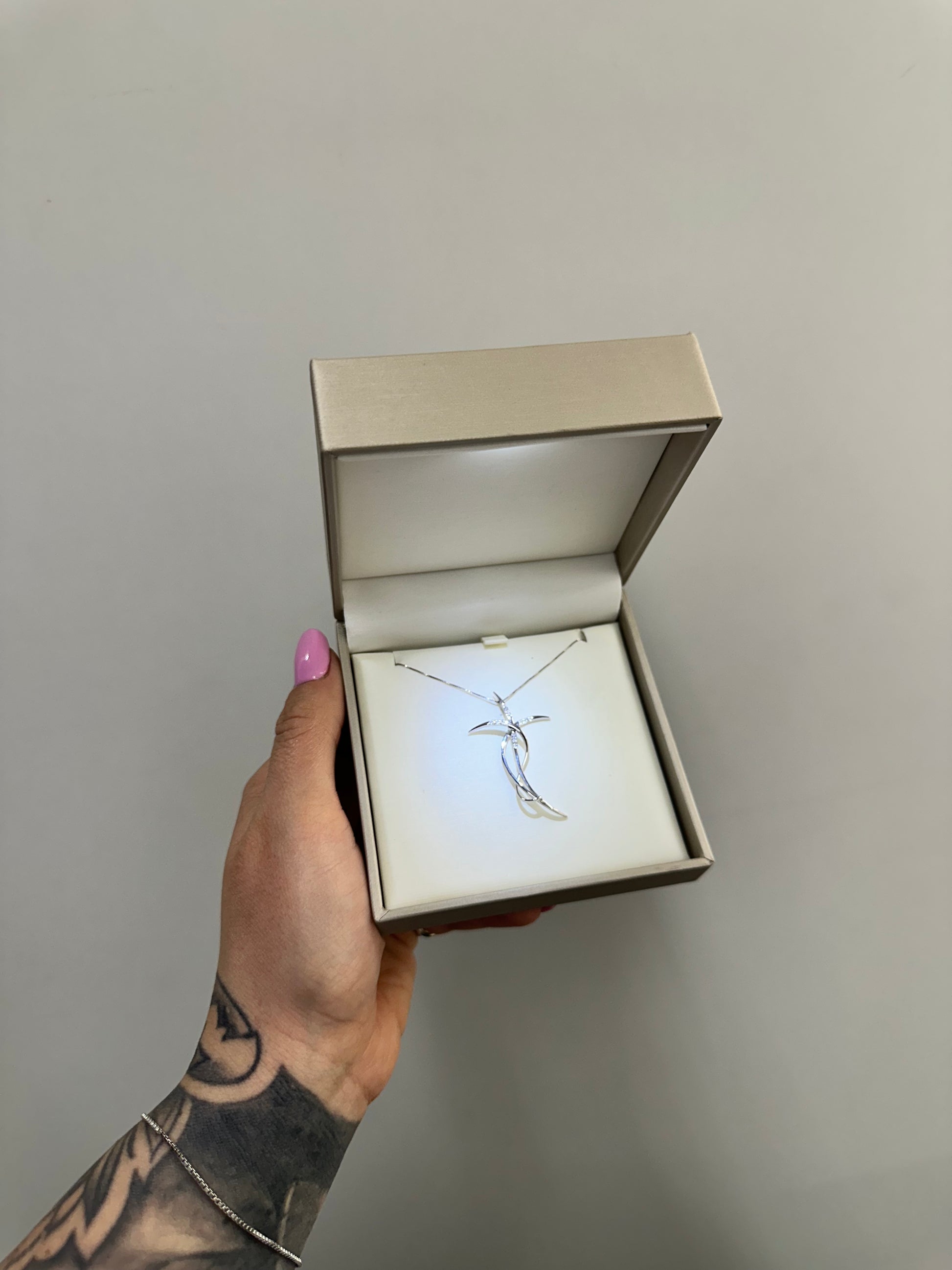 COLLANA CON CROCE E DIAMANTI