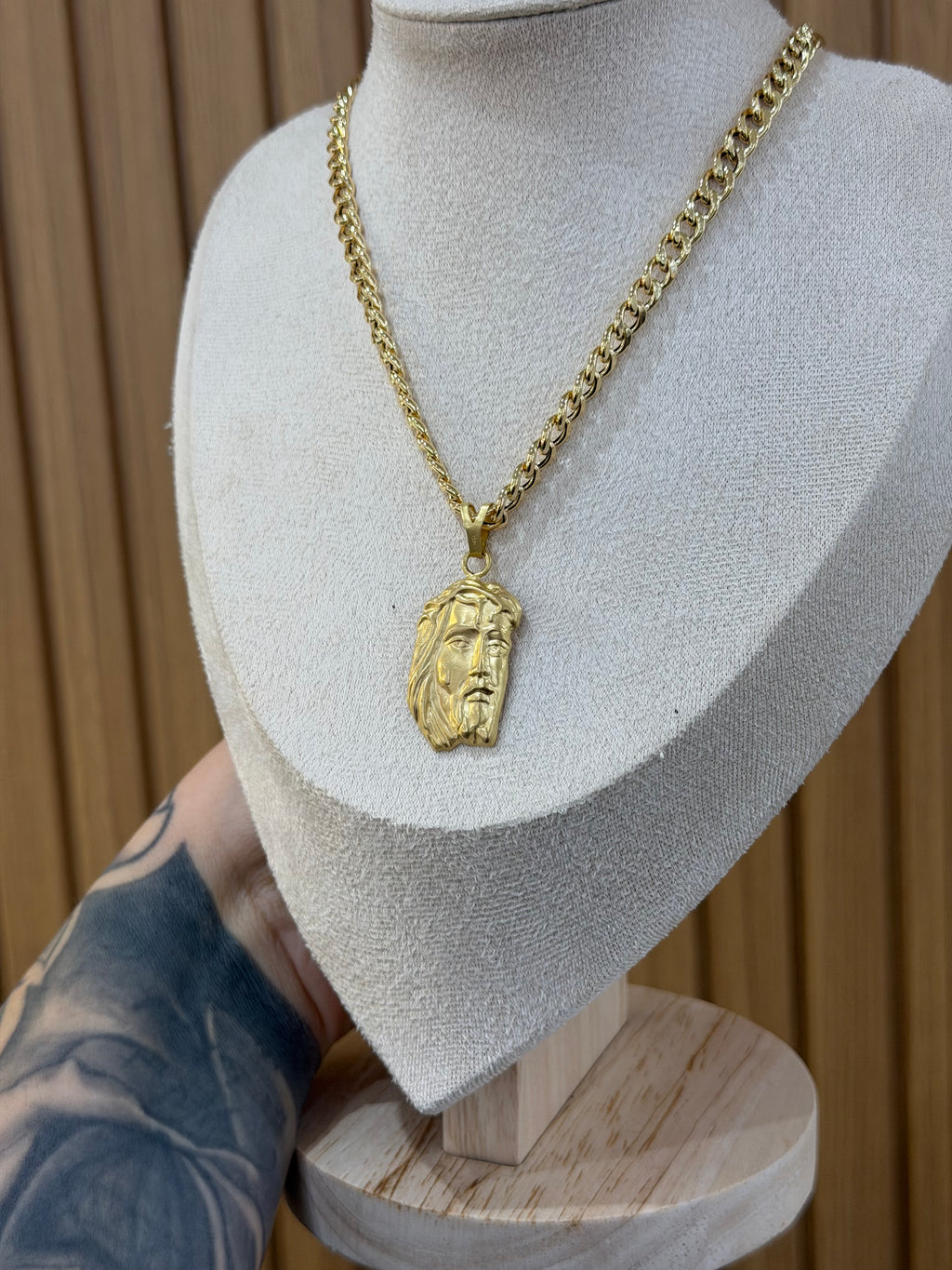 COLLANA GRUMETTA CON VOLTO DI CRISTO ORO 18KT