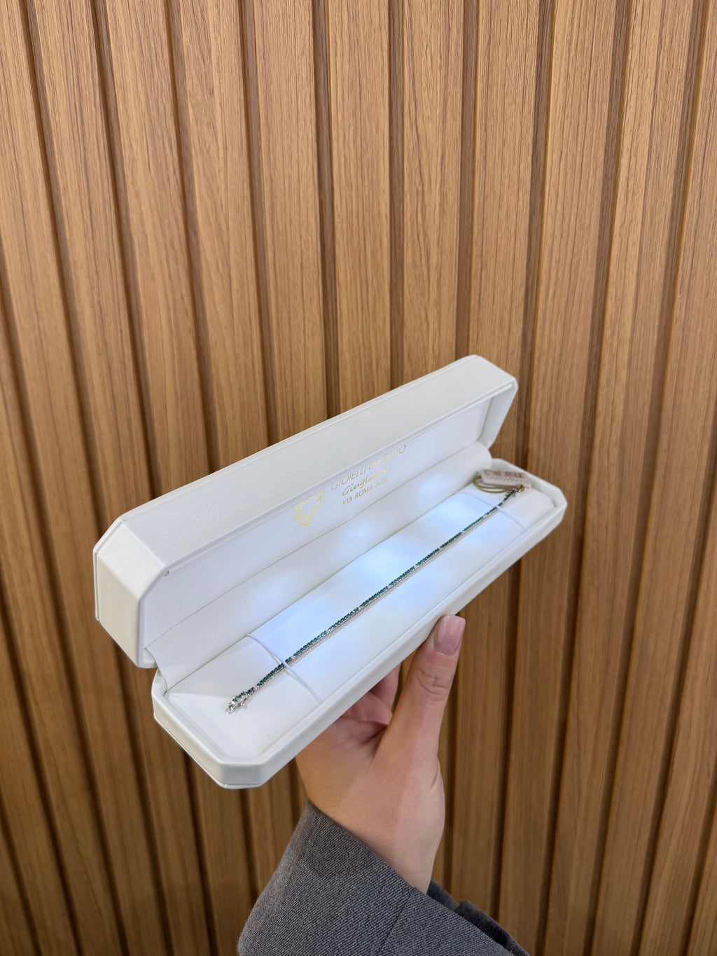 BRACCIALE TENNIS IN ORO 18KT DIAMANTI E SMERALDI